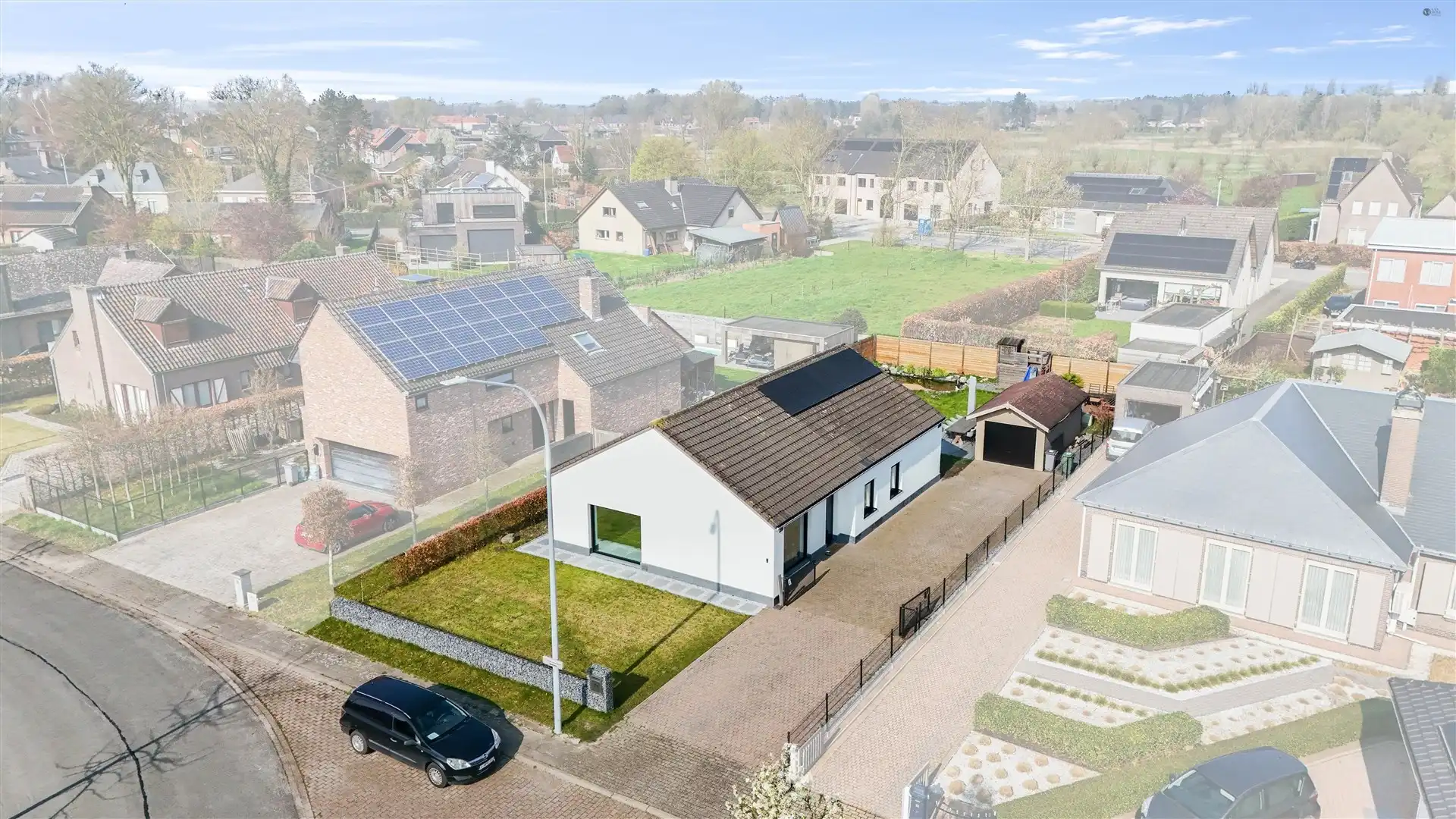 Gerenoveerde bungalow in een rustige woonwijk te Stekene foto {{pictureIndex}}