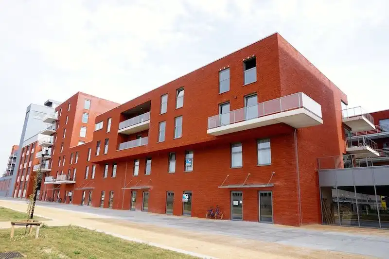 Recent appartement met 2 slaapk, terras en autostaanplaats. foto {{pictureIndex}}