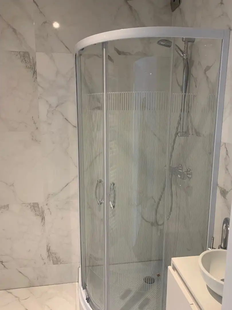 Volledig gerenoveerd én lichtrijk appartement met slaapkamer, vlak aan zee foto 9