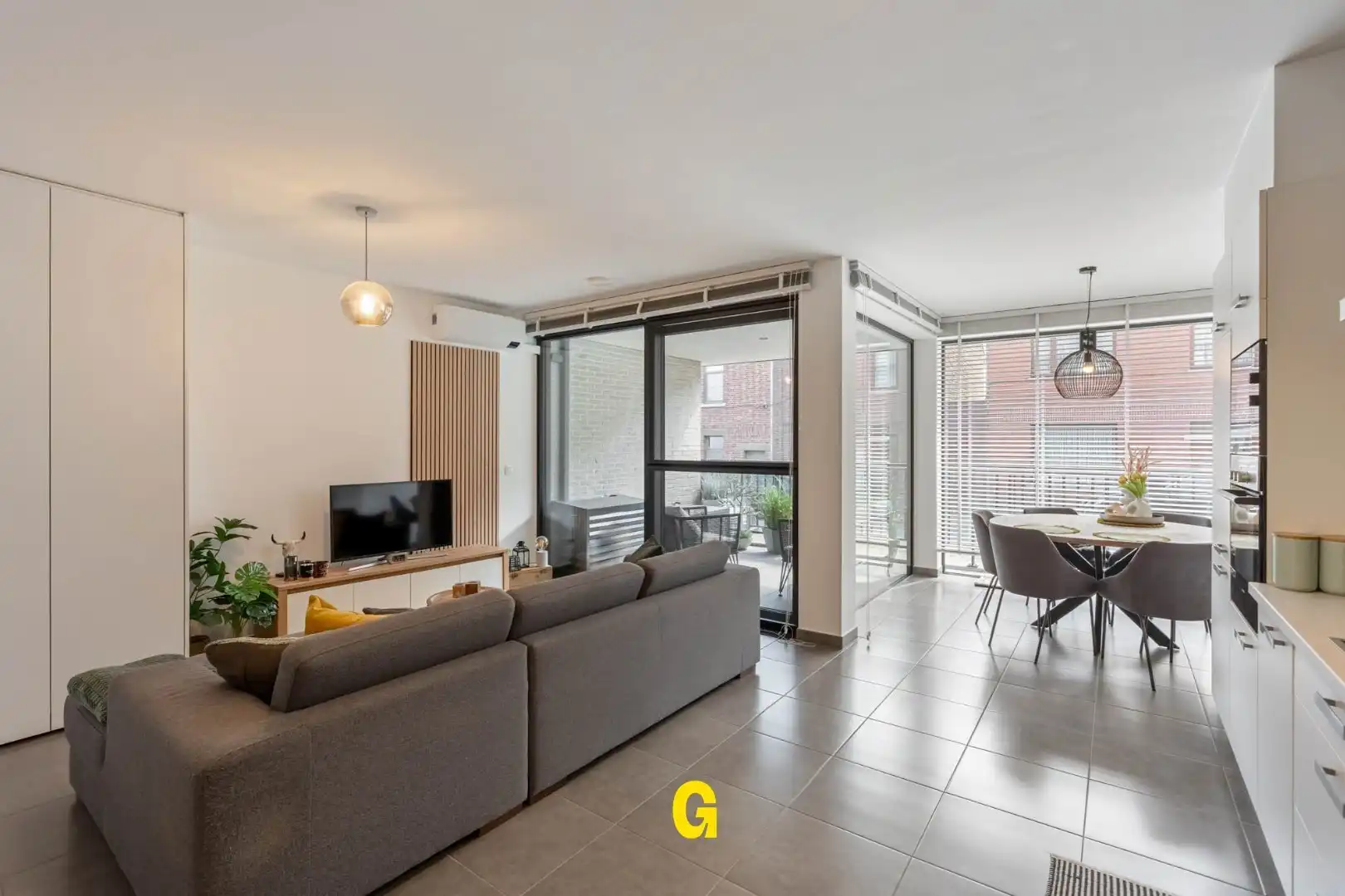 Knap ingericht gelijkvloersappartement met kelder en standplaats vlak bij het centrum foto 8