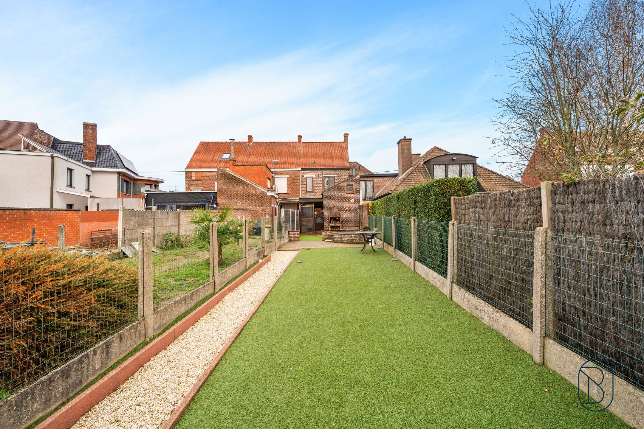 Instapklare woning met 3 slk, tuin, en uitweg met garage foto 2