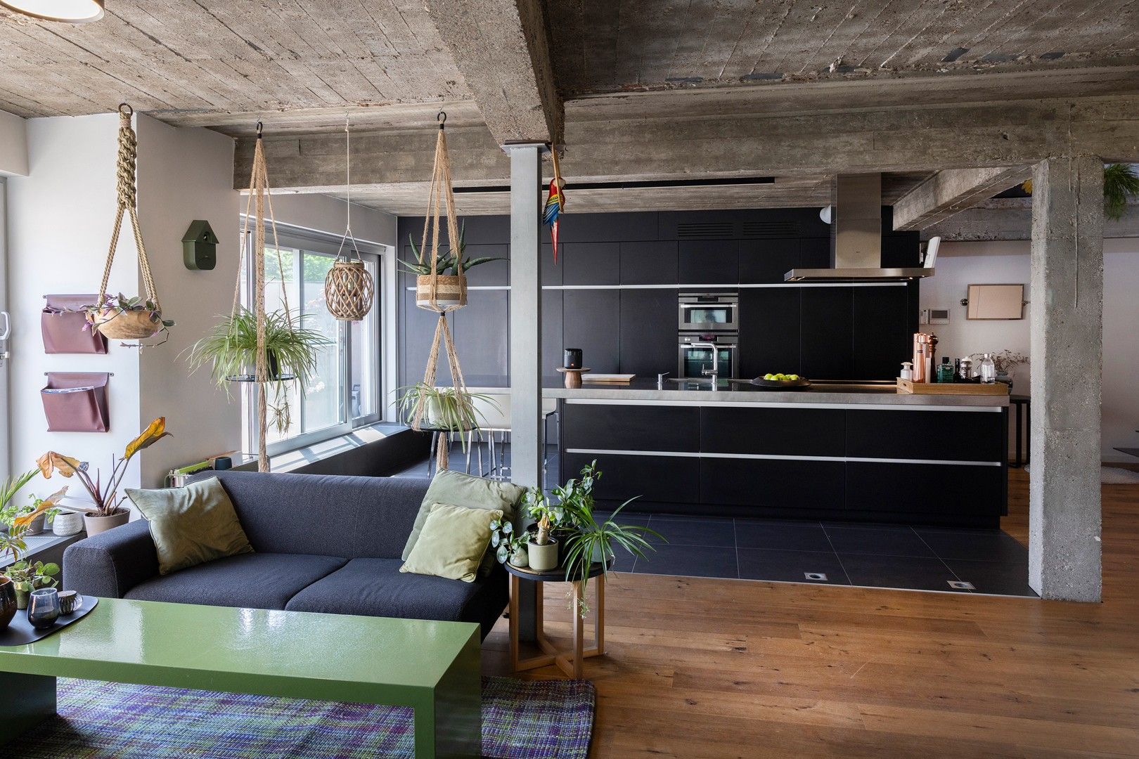 Dit triplex-appartement met terras biedt heel veel ruimte! foto 5