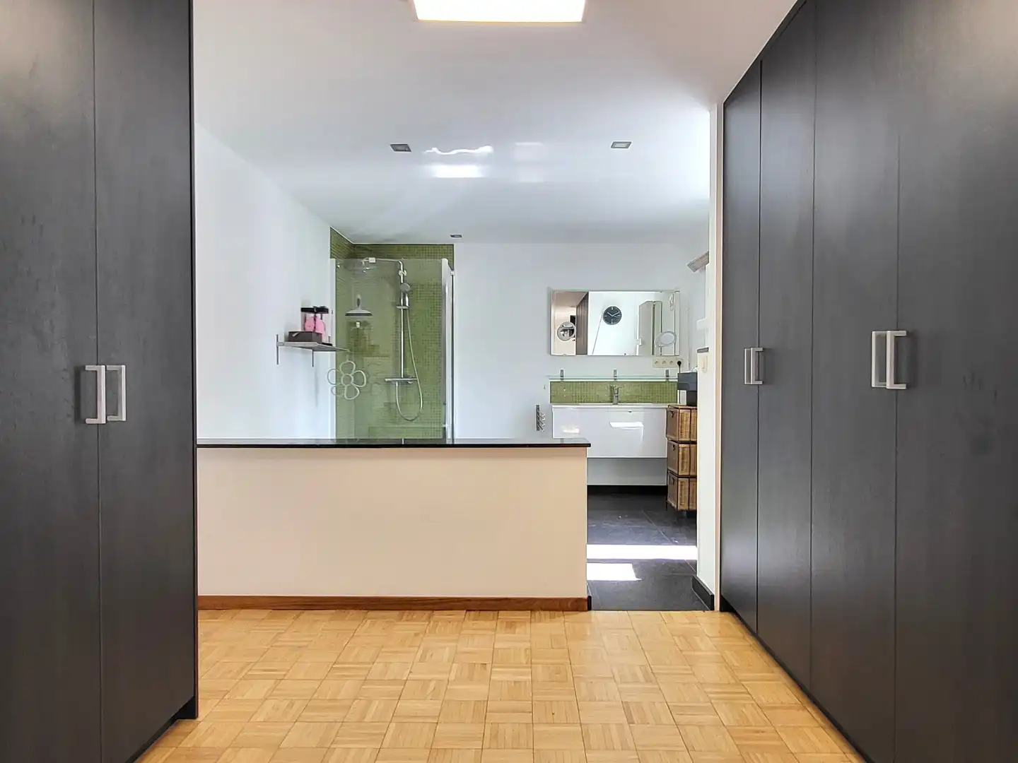 Exclusief wonen & ondernemen: imposante villa met volwaardige praktijk en aparte toegang op commerciële topligging, een perceel van 1.139 m² en met maar liefst 532 m² bewoonbare oppervlakte. foto 20