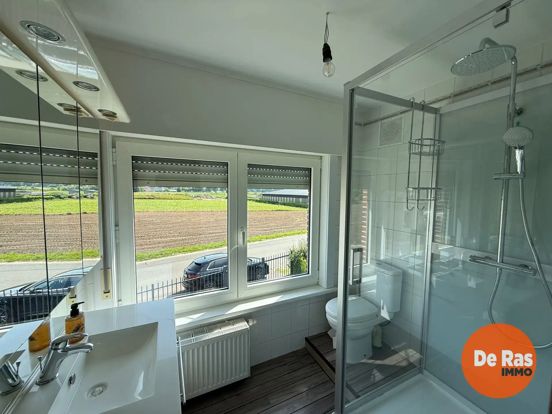 WICHELEN - Ruime woning met multifunctionele loods. foto 7