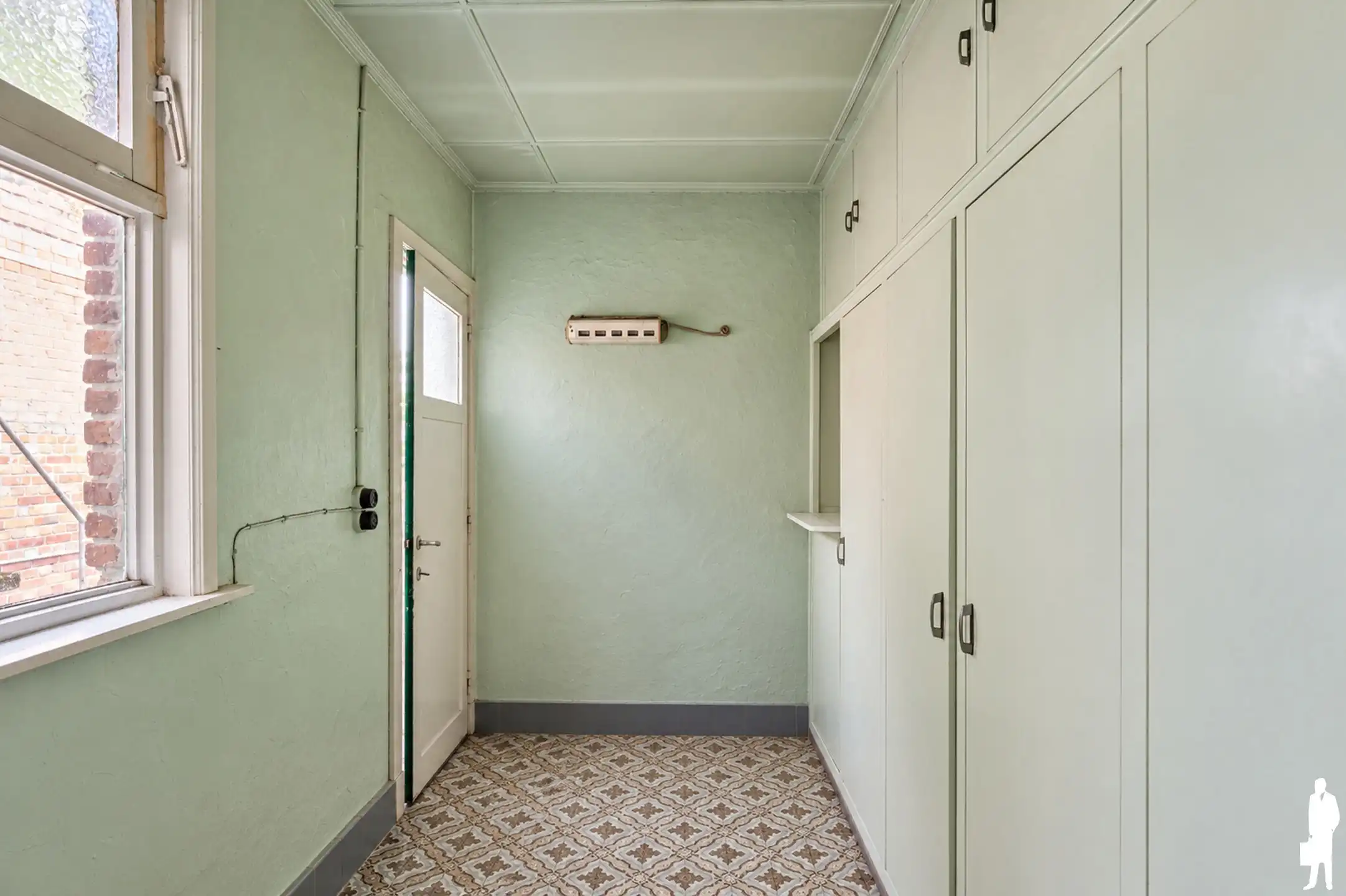 Ruime te renoveren woning, 3 SLK, inpandige garage foto 14