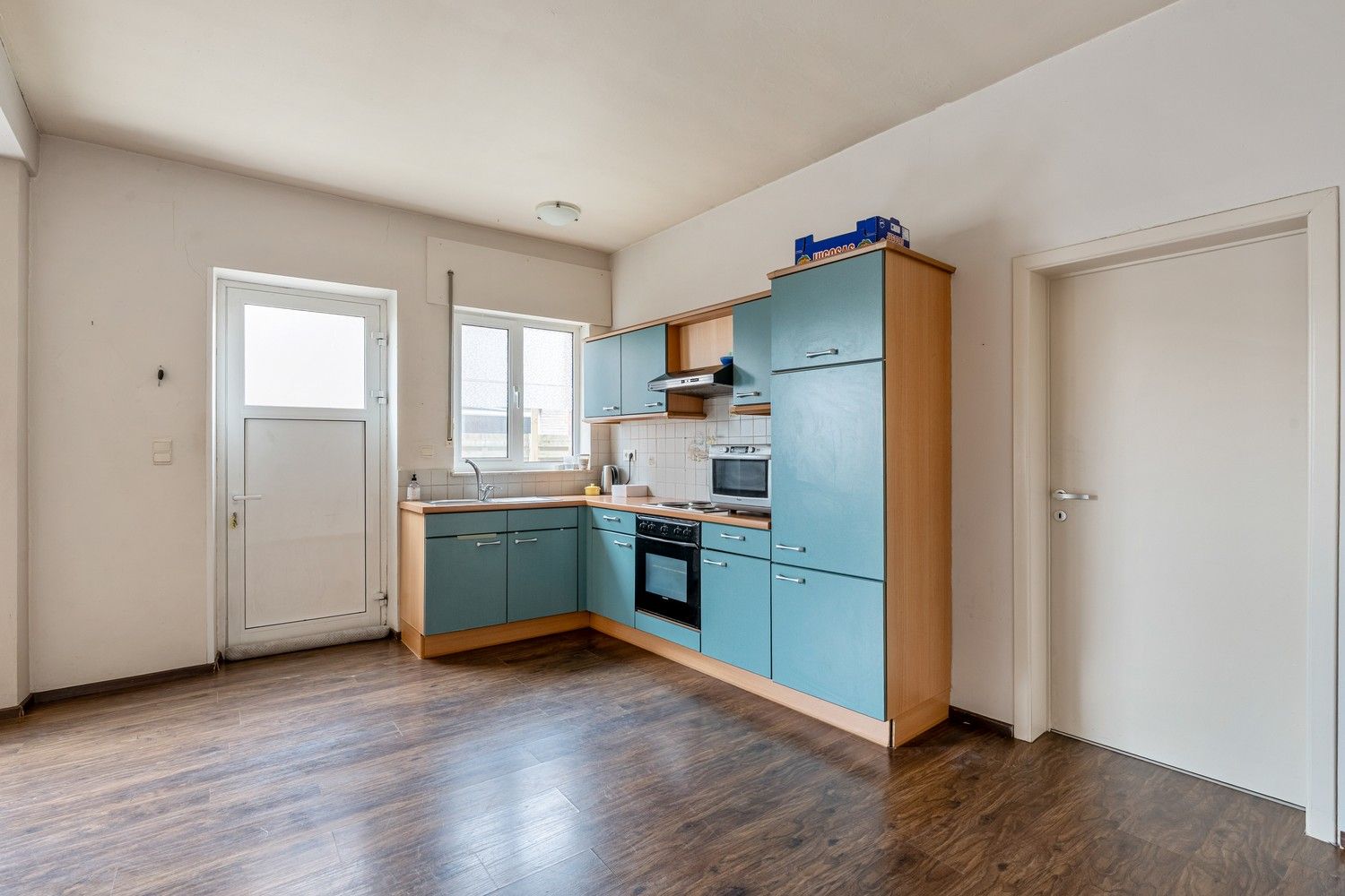 Gelijkvloers appartement met groot terras op gunstige locatie! foto 4