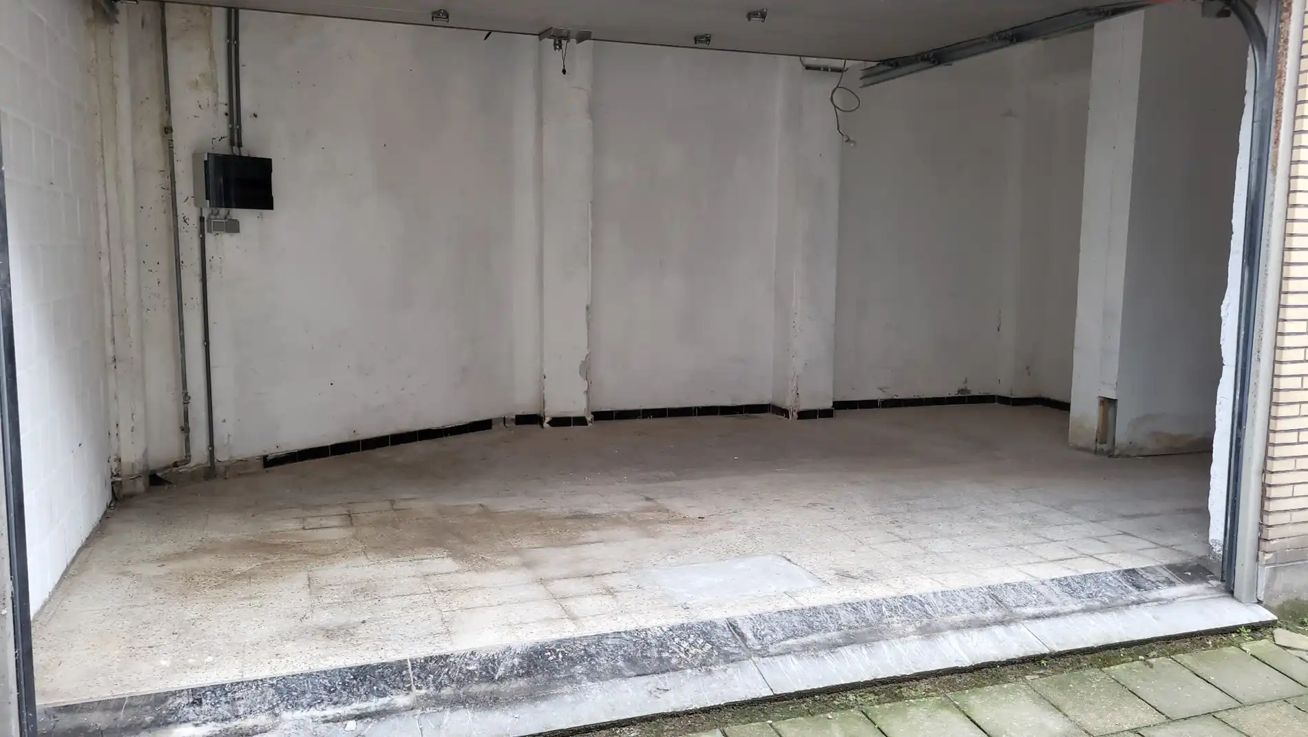 Ruime afgesloten parkeergarage foto 3