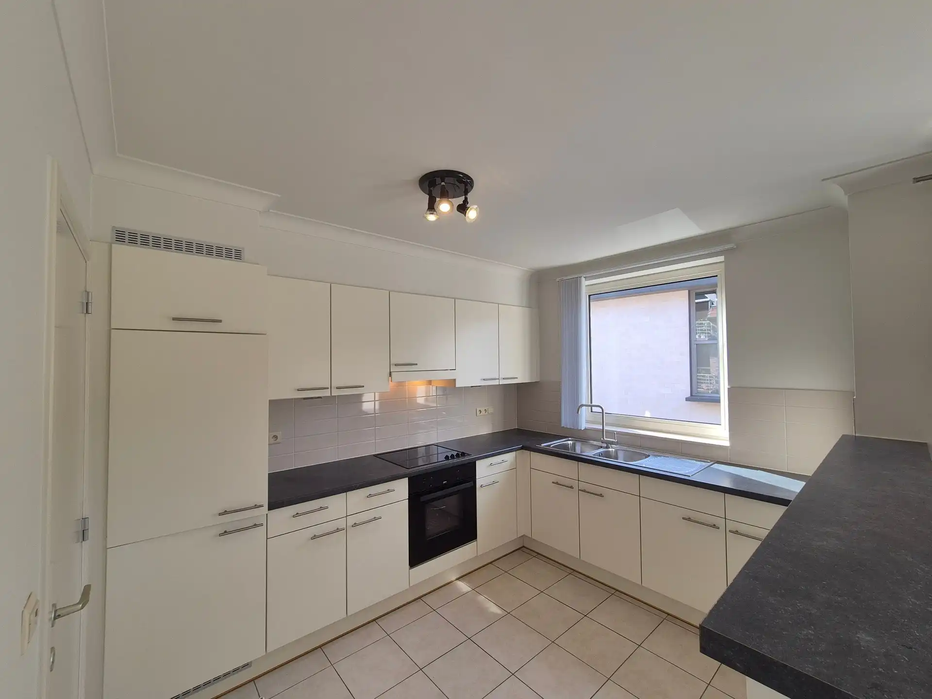 Instapklaar appartement met 2 slaapkamers, terras en lift — centraal in Wetteren foto 4
