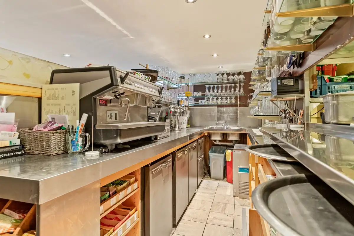 Horecazaak met groot terras in centrum Brugge foto 10