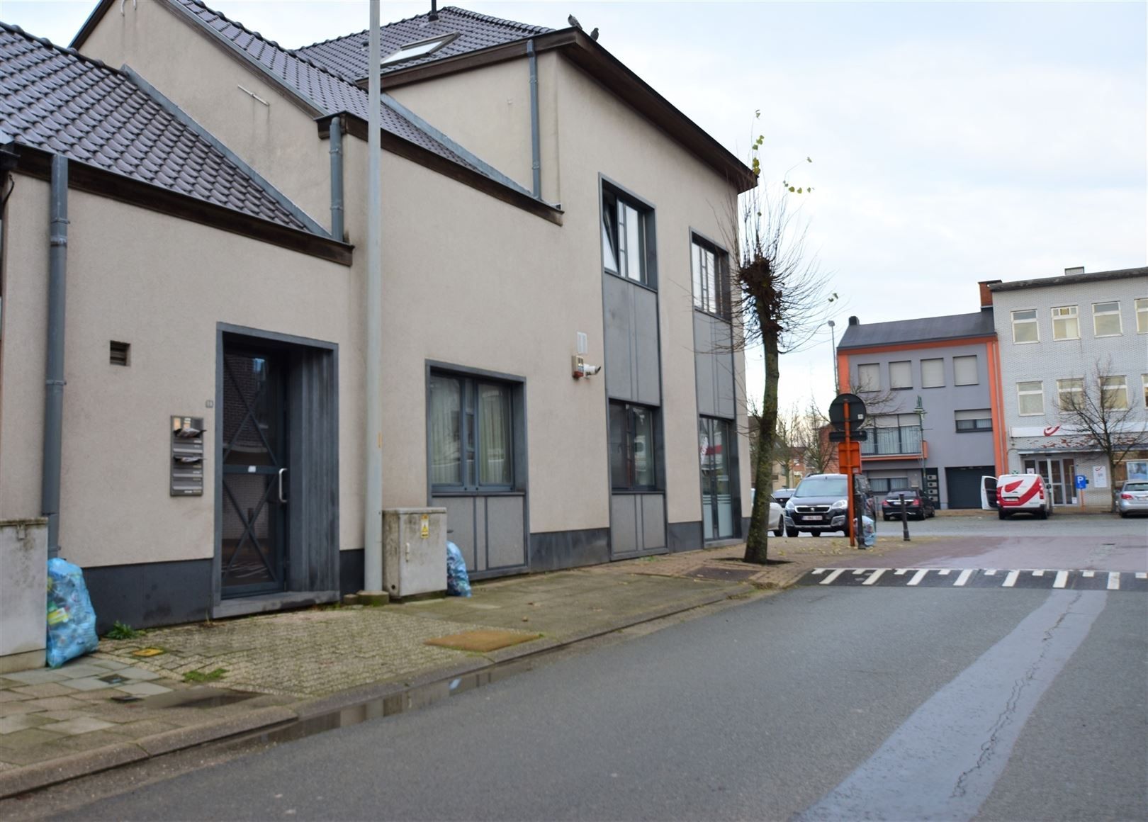 Handelszaak met 5 appartementen in centrum Lebbeke foto 2