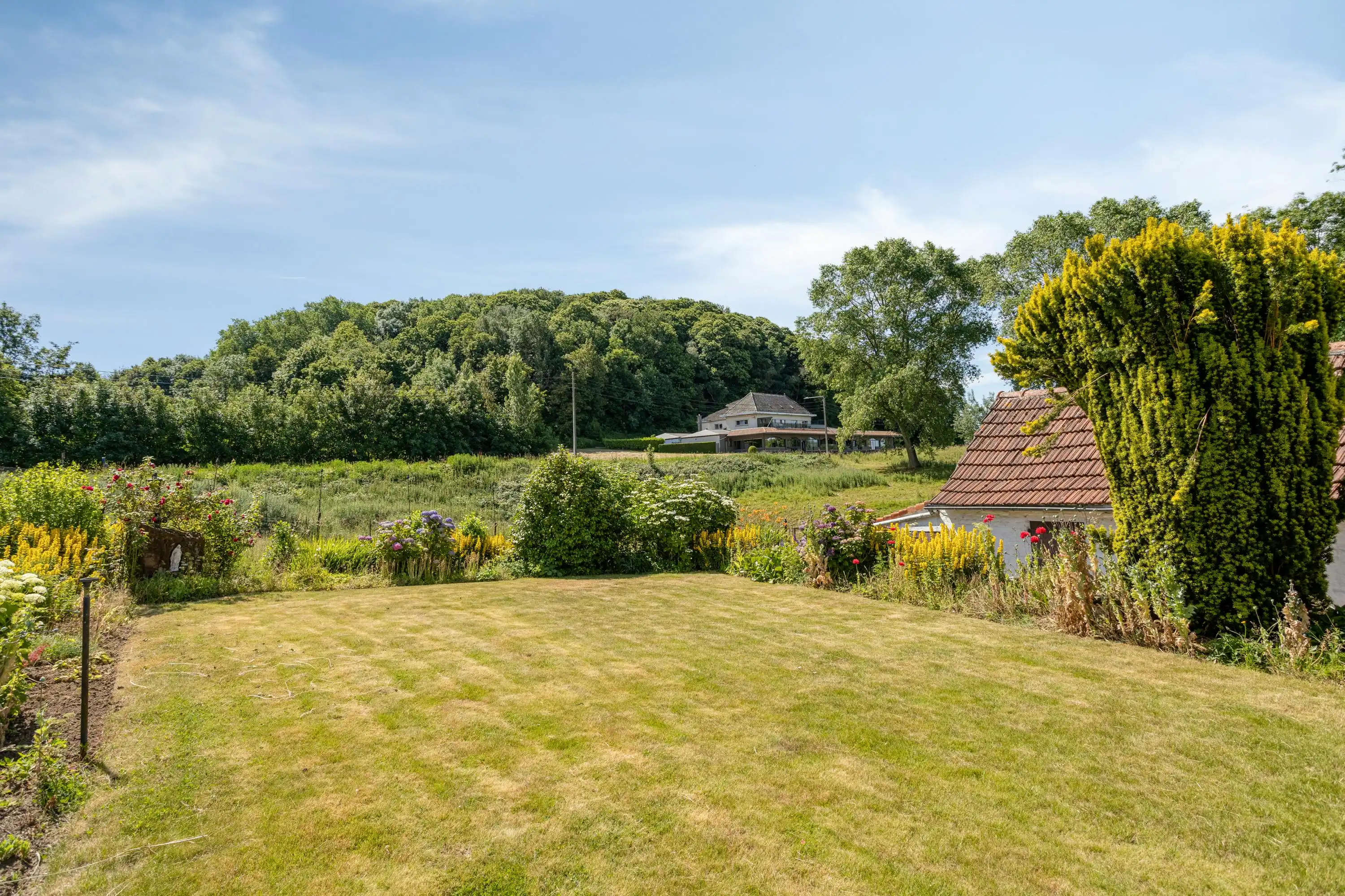 Huis met weide te koop op prachtige locatie in Heuvelland foto 21