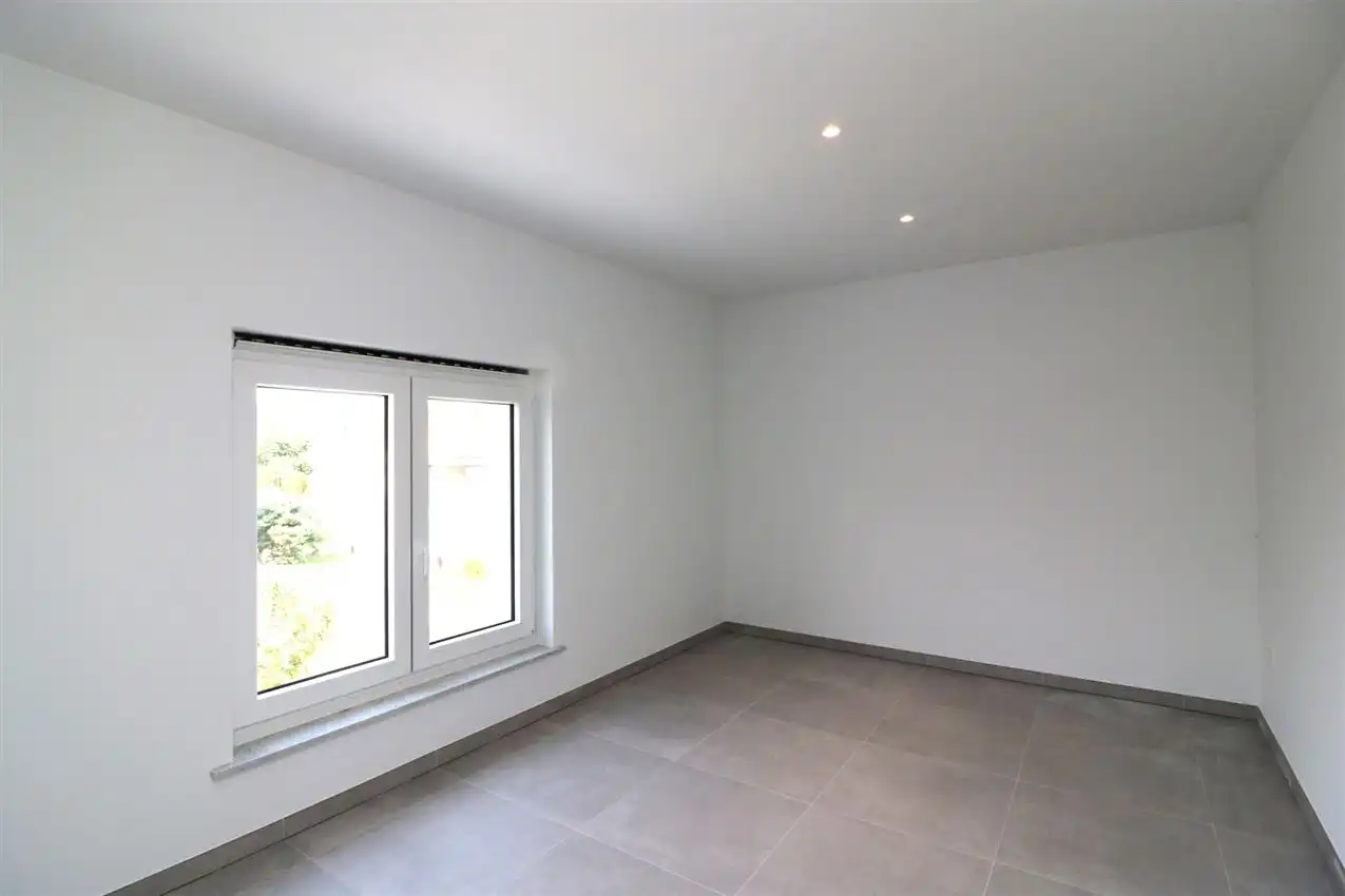 Gunstig gelegen, vernieuwd app. met 3 slpk., 2 badk. en garage foto 12