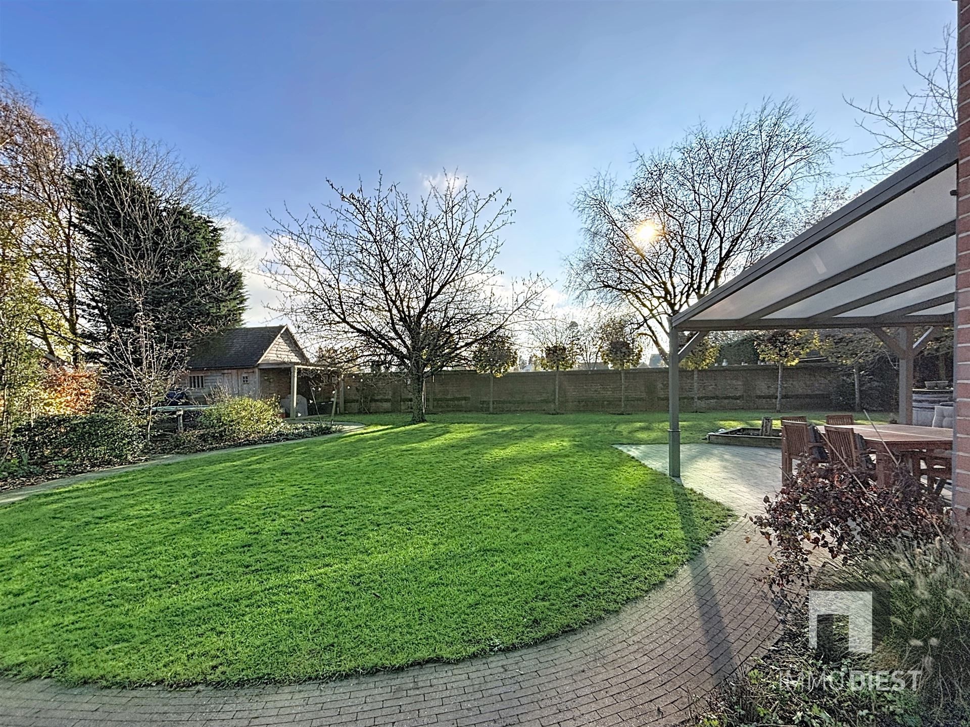 Perfecte gezinswoning in doodlopende straat met 3slpks en een mooie tuin foto 4