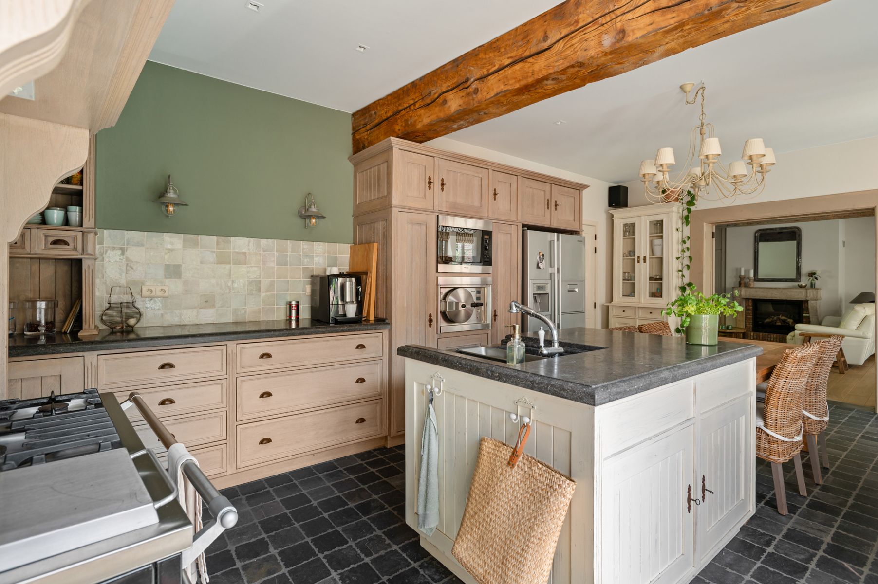 UNIEKE INSTAPKLARE WONING MET ZWEMBAD foto 8