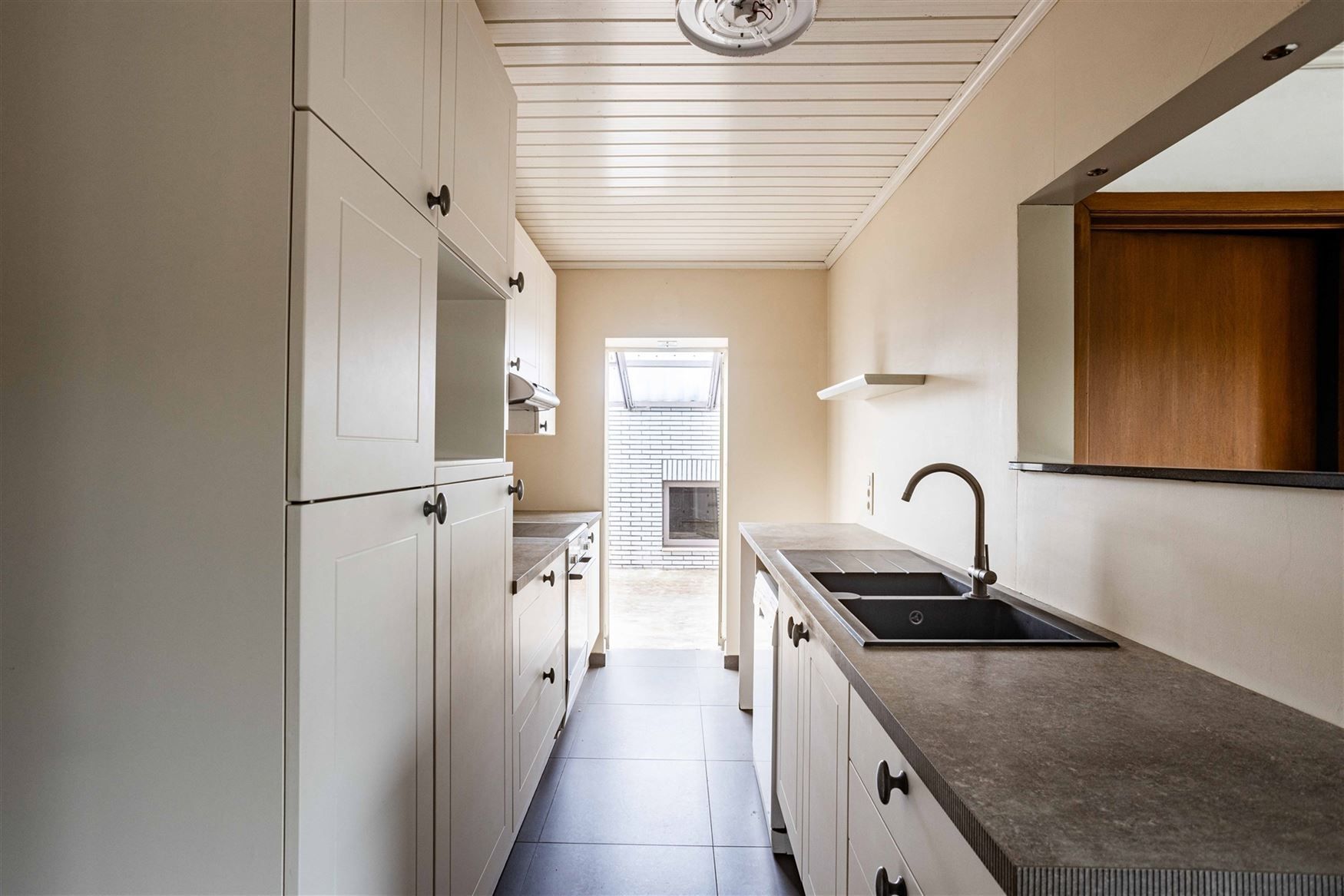 Commercieel gelijkvloers met ruim duplex appartement en grote loods te Merelbeke. foto 17