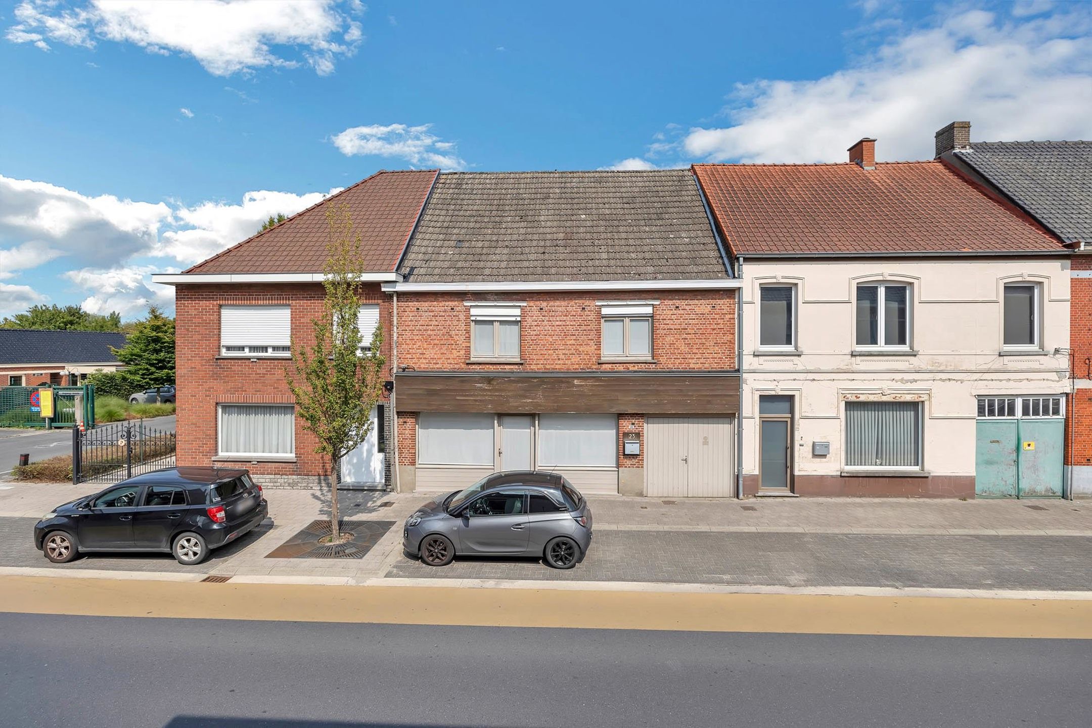 Hoofdfoto van de publicatie: Te renoveren woning met atelier en tuin 