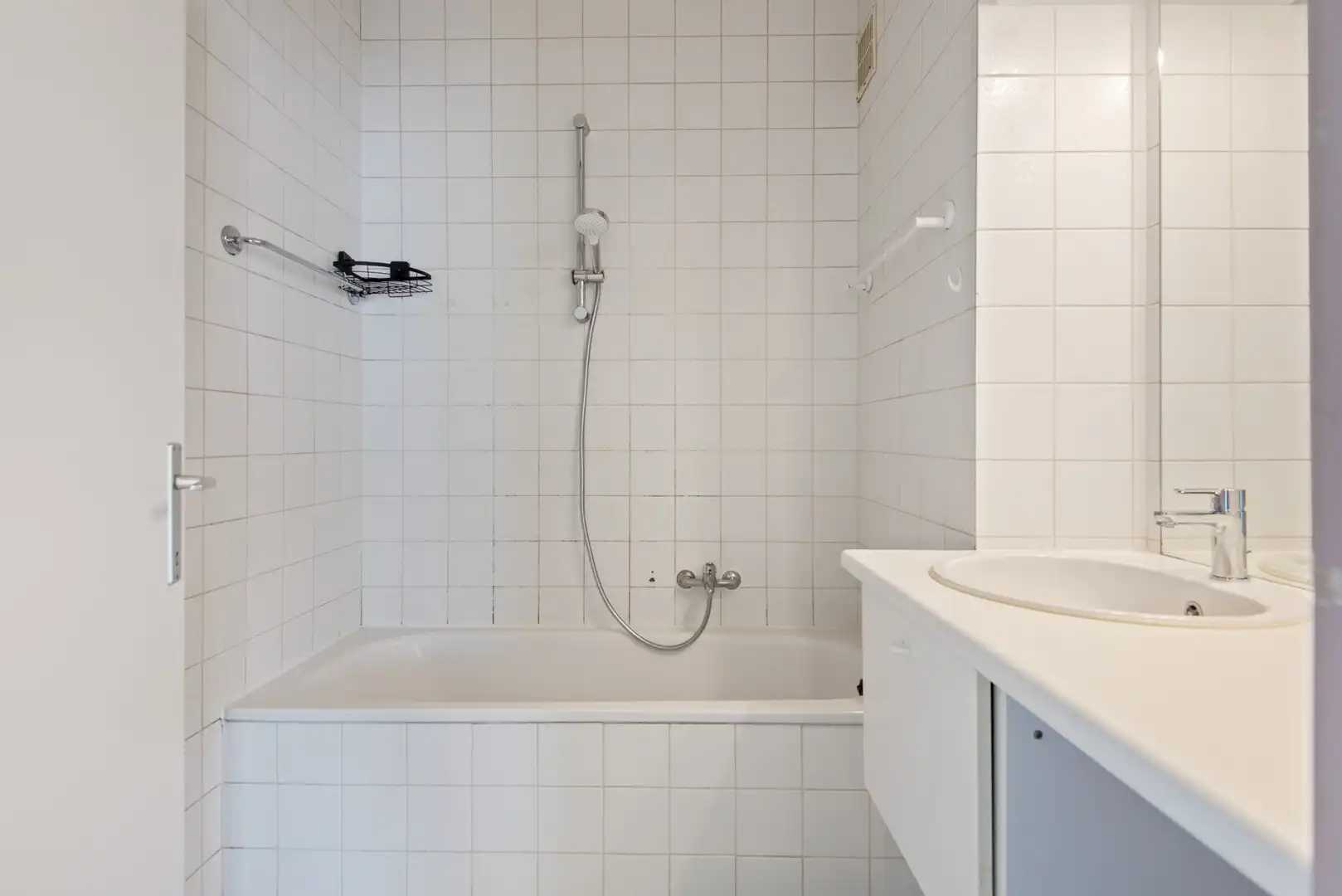 Ruim en lichtrijk 2-slaapkamerappartement in hartje Wijnegem foto 16