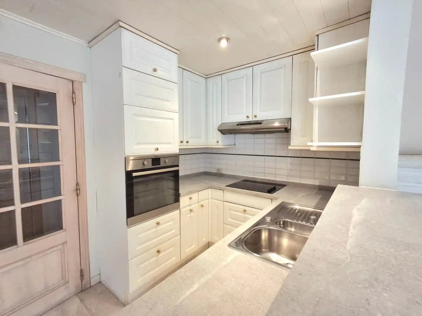 ALLEENSTAANDE WONING MET 2 SLAAPKAMERS EN TUIN IN CENTRUM RUISELEDE foto 4