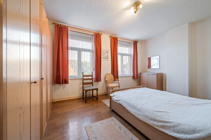 Te renoveren halfopen woning met veel potentieel foto 6