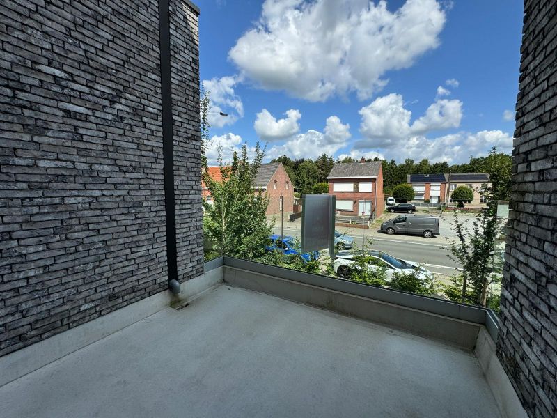 Recent, luxe, 2 slk app met zonnig terras en carport foto 2