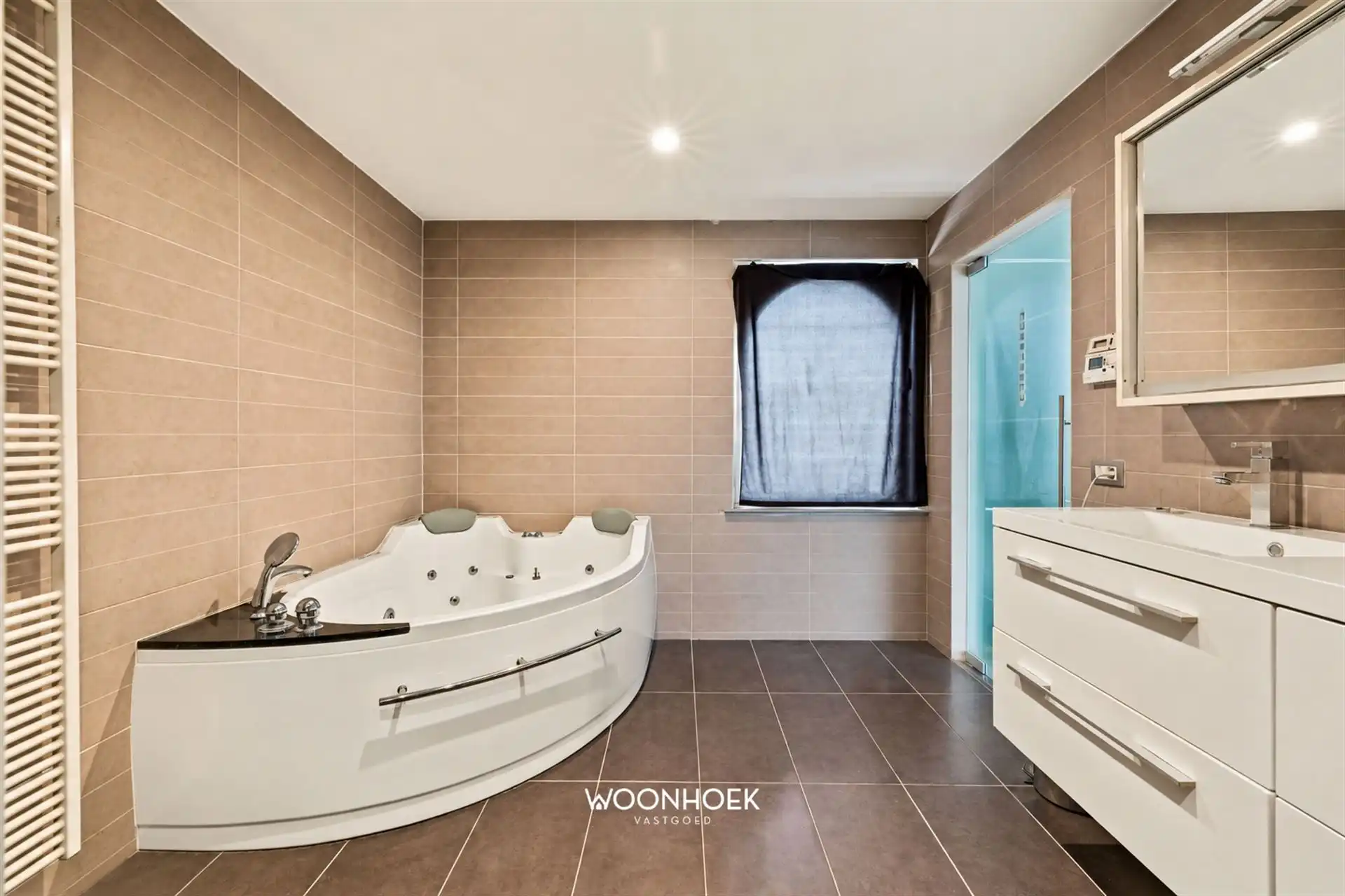 Exclusieve villa met panoramisch uitzicht en magazijn.  foto 13