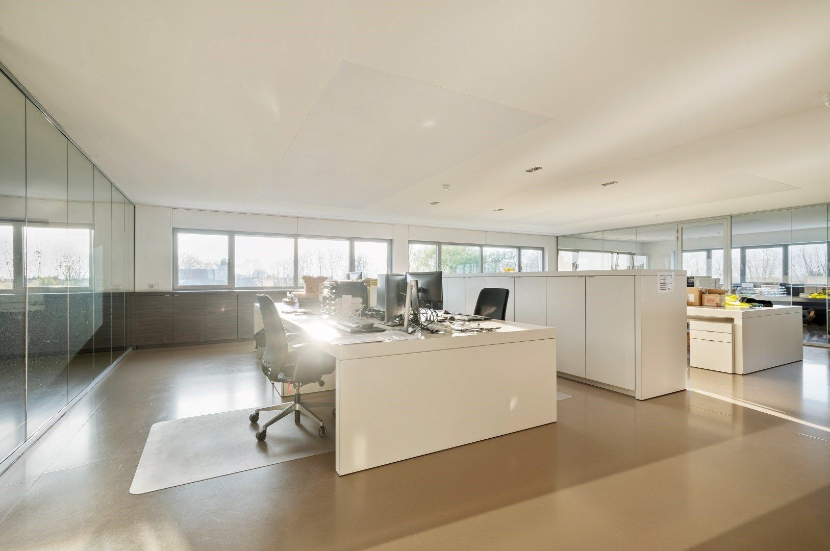 Hoogwaardige villa met bedrijfsgebouw op 3704 m². foto 29