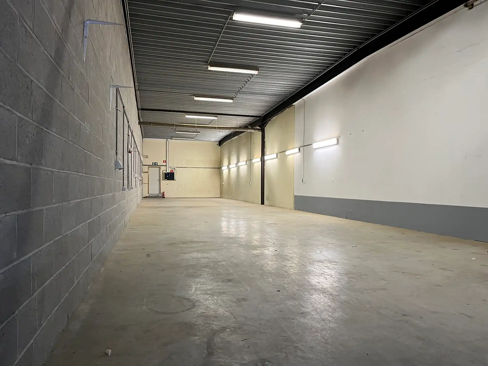 Magazijn te huur foto 11