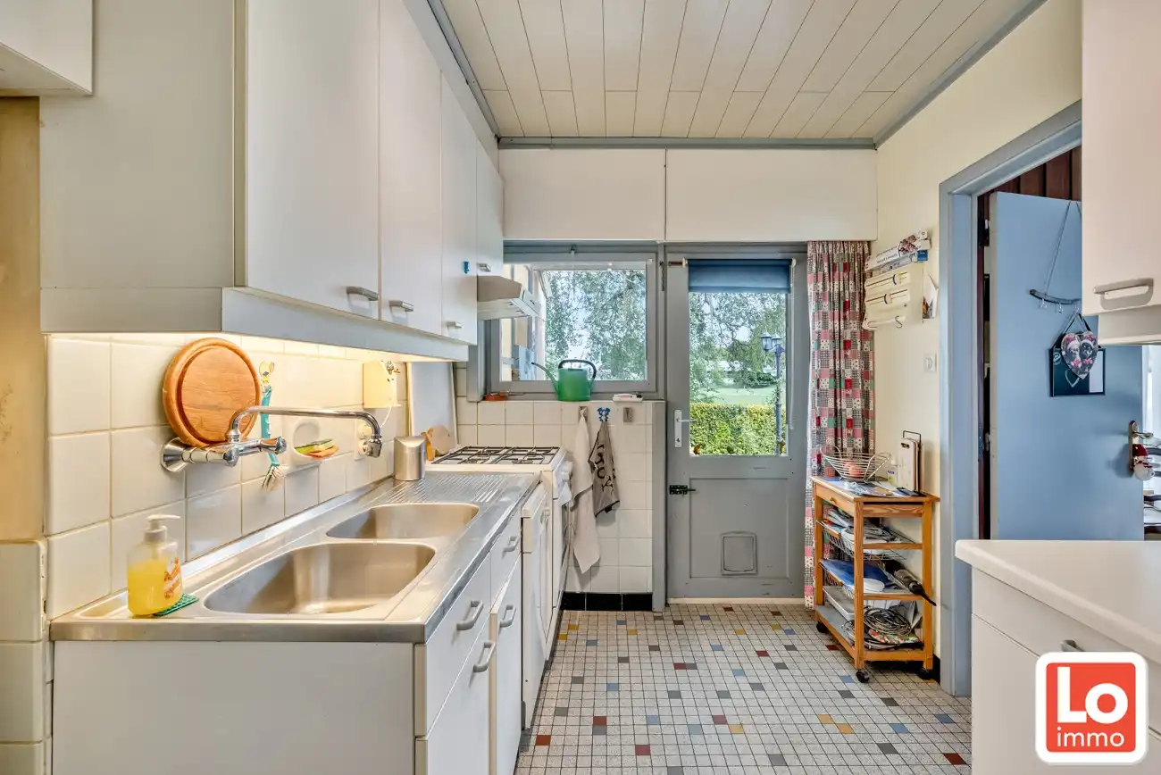 IN OPTIE! Te renoveren gelijkvloers woning met een open zicht op de achterliggende velden. foto 9