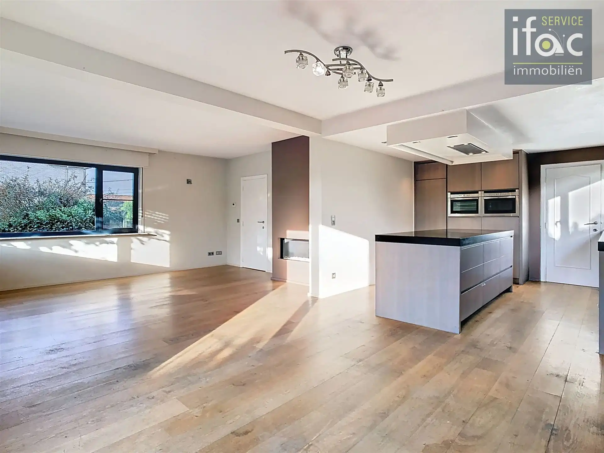 Bungalow met 4 slaapkamers en ruime garage foto 5