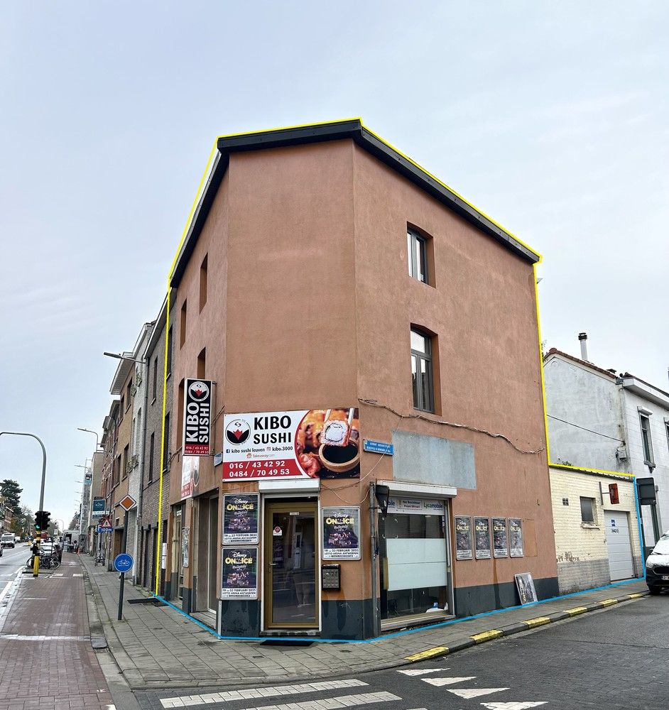 Hoekwoning met 4 slaapkamers en 2 badkamers foto 2