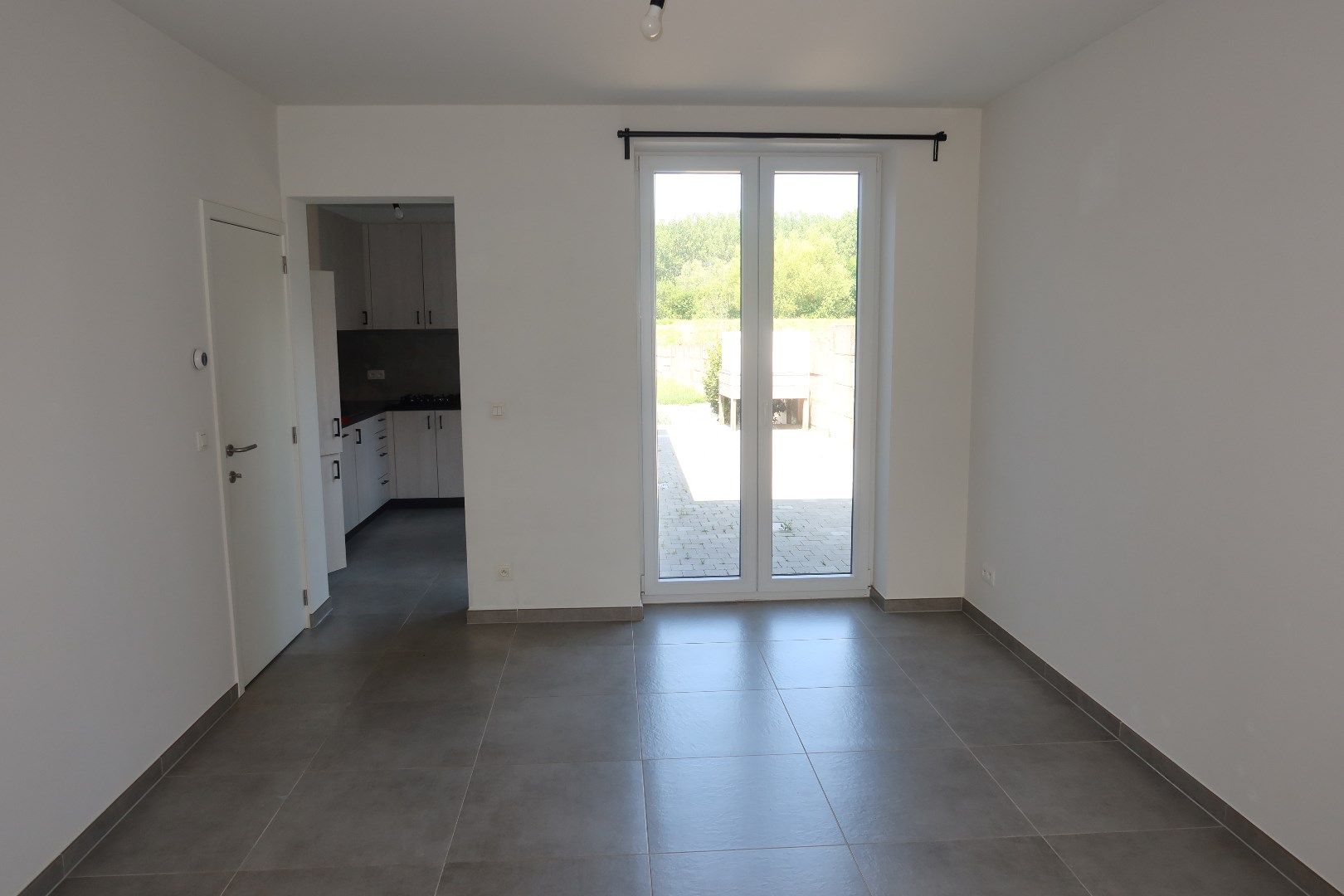Gezellige en instapklare woning met 2 slk en grote tuin foto 4