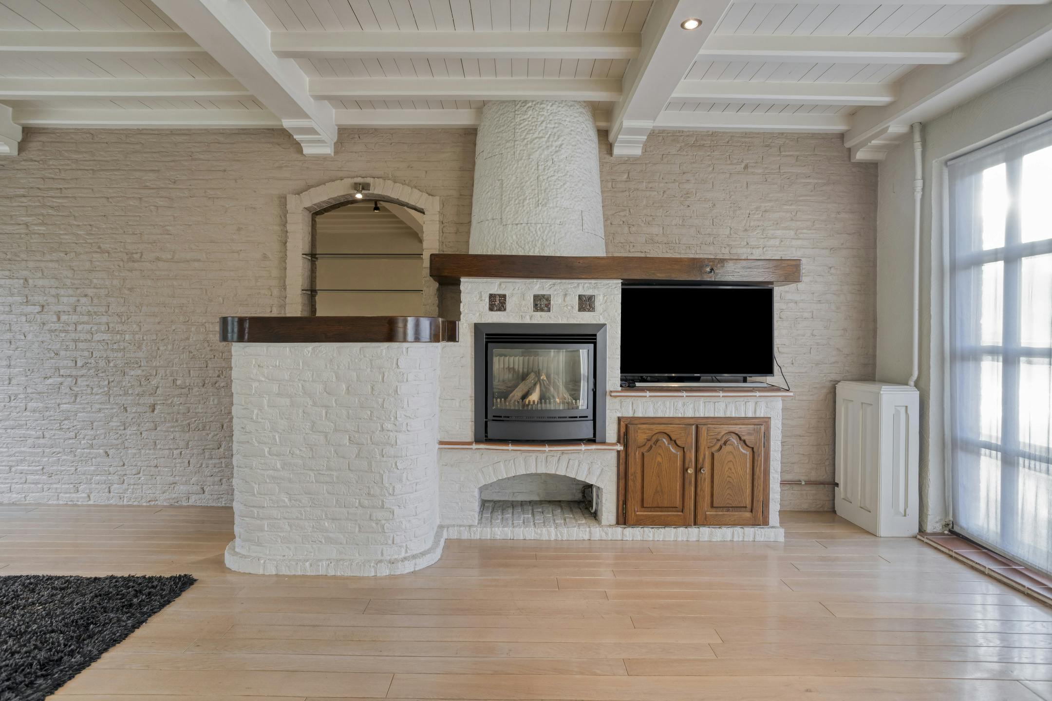 Huis met 2-3 slaapkamers, garage en loods in Assebroek  foto 4