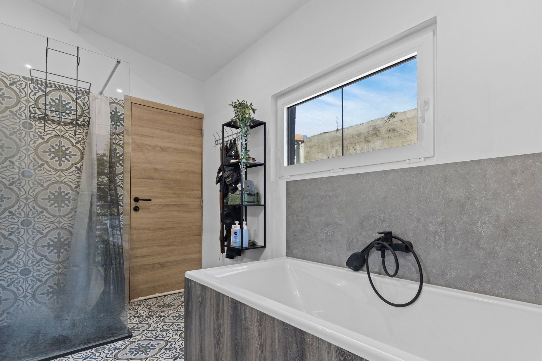 Instapklare gerenoveerde starterswoning met 2 slpks en oostgerichte tuin (500m2) foto 14