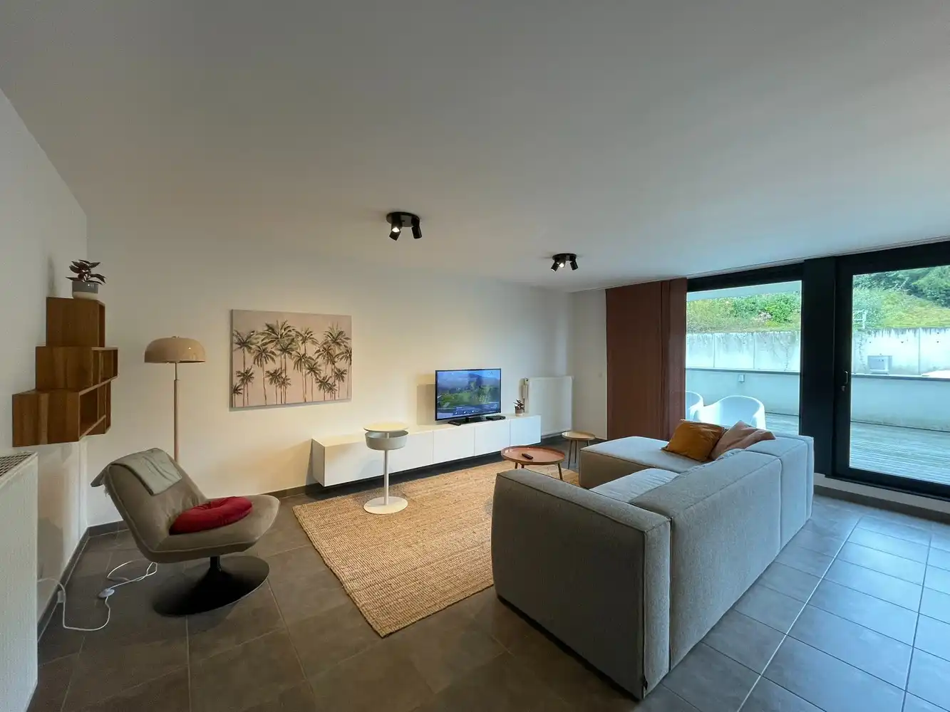 Instapklaar appartement met groot terras en inpandige parking foto 3