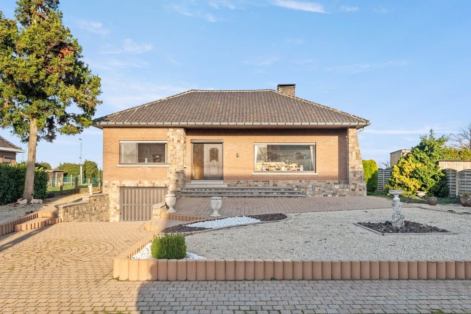 Hoofdfoto van de publicatie: CHARMANTE, GELIJKVLOERSE GEZINSWONING OP EEN KNAP PERCEEL VAN MAAR LIEFST 11A78CA IN ZEPPEREN