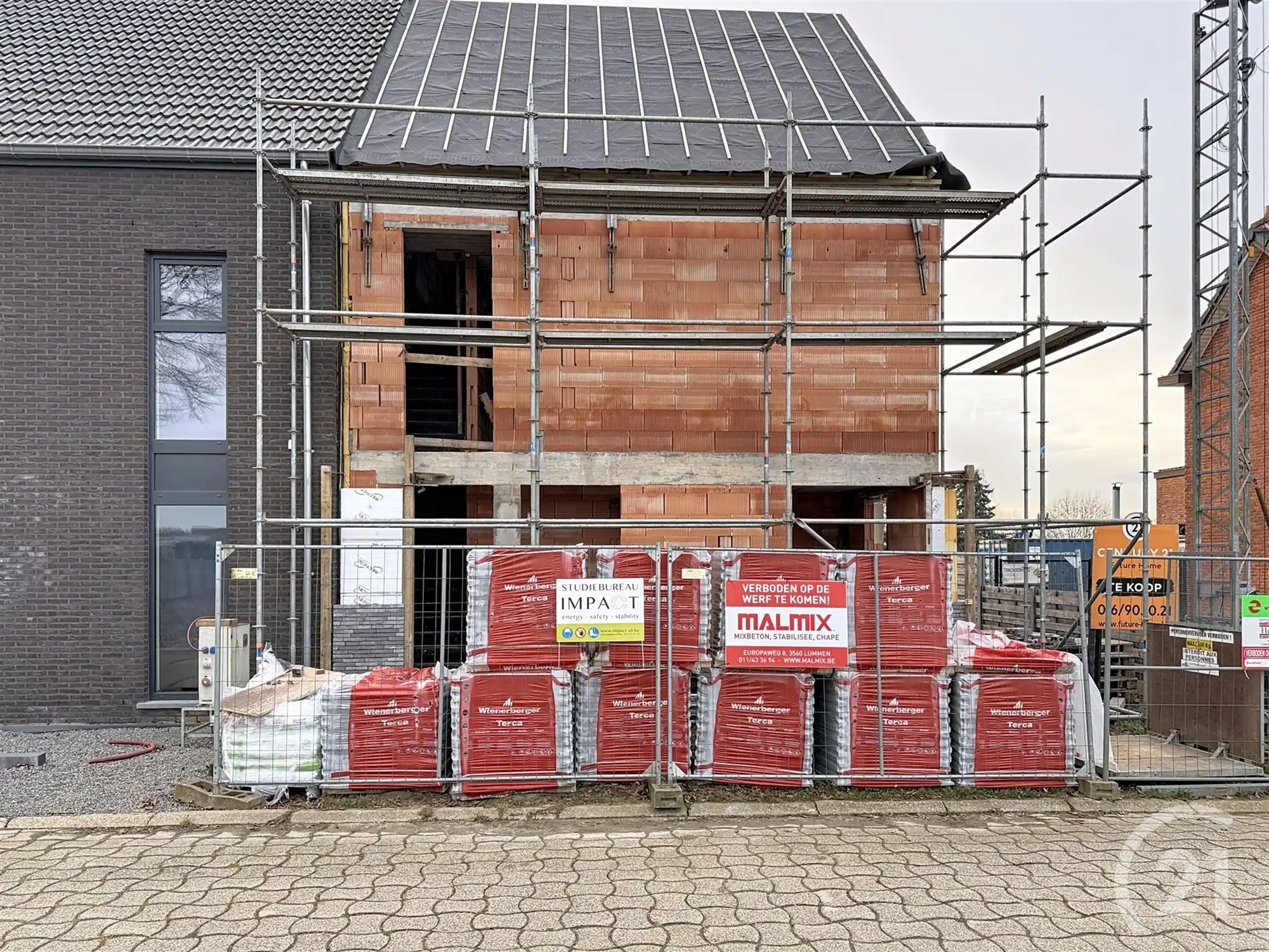 Nieuwbouwwoning in zeer rustige straat te koop! foto 3