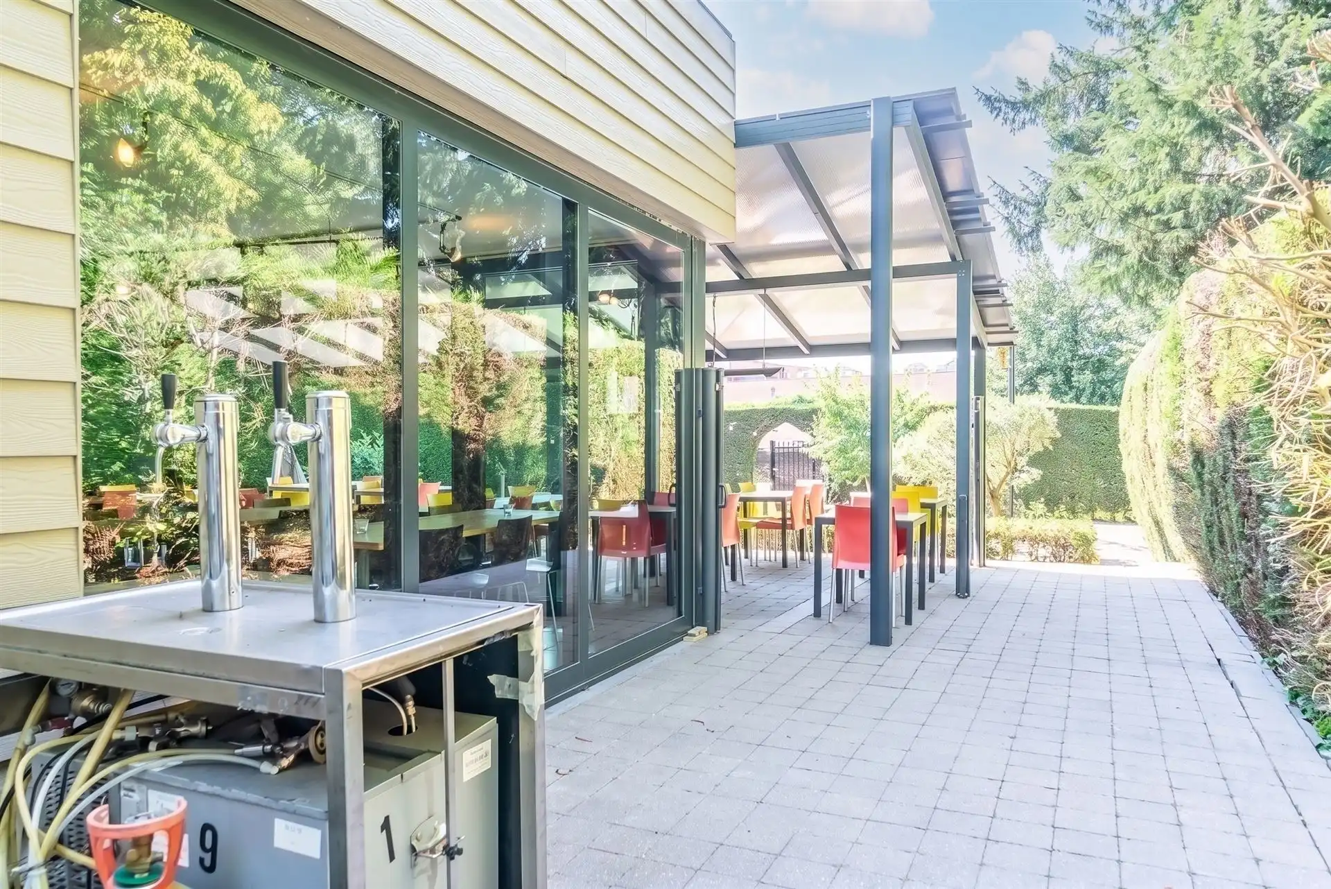 Karakteristiek handelshuis met ruime bovenwoning op toplocatie nabij Maasmechelen foto 16