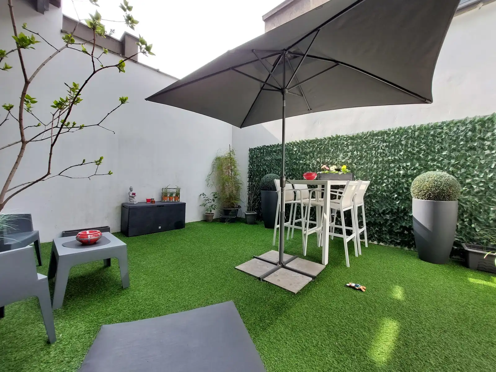 GEMEUBELD - 1 slpk. gelijkvloers appartement met stadstuin ! foto 6