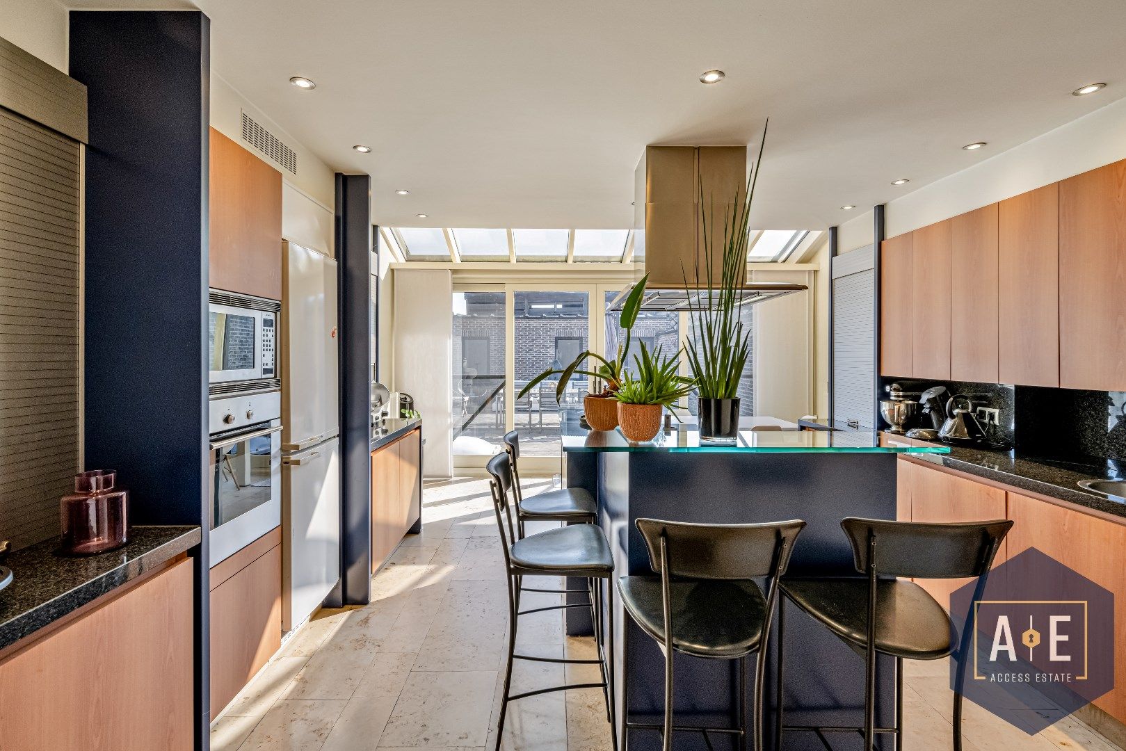 WETTEREN - Herenhuis met commerciële ruimte/kantoor/ateliers te koop! foto 3