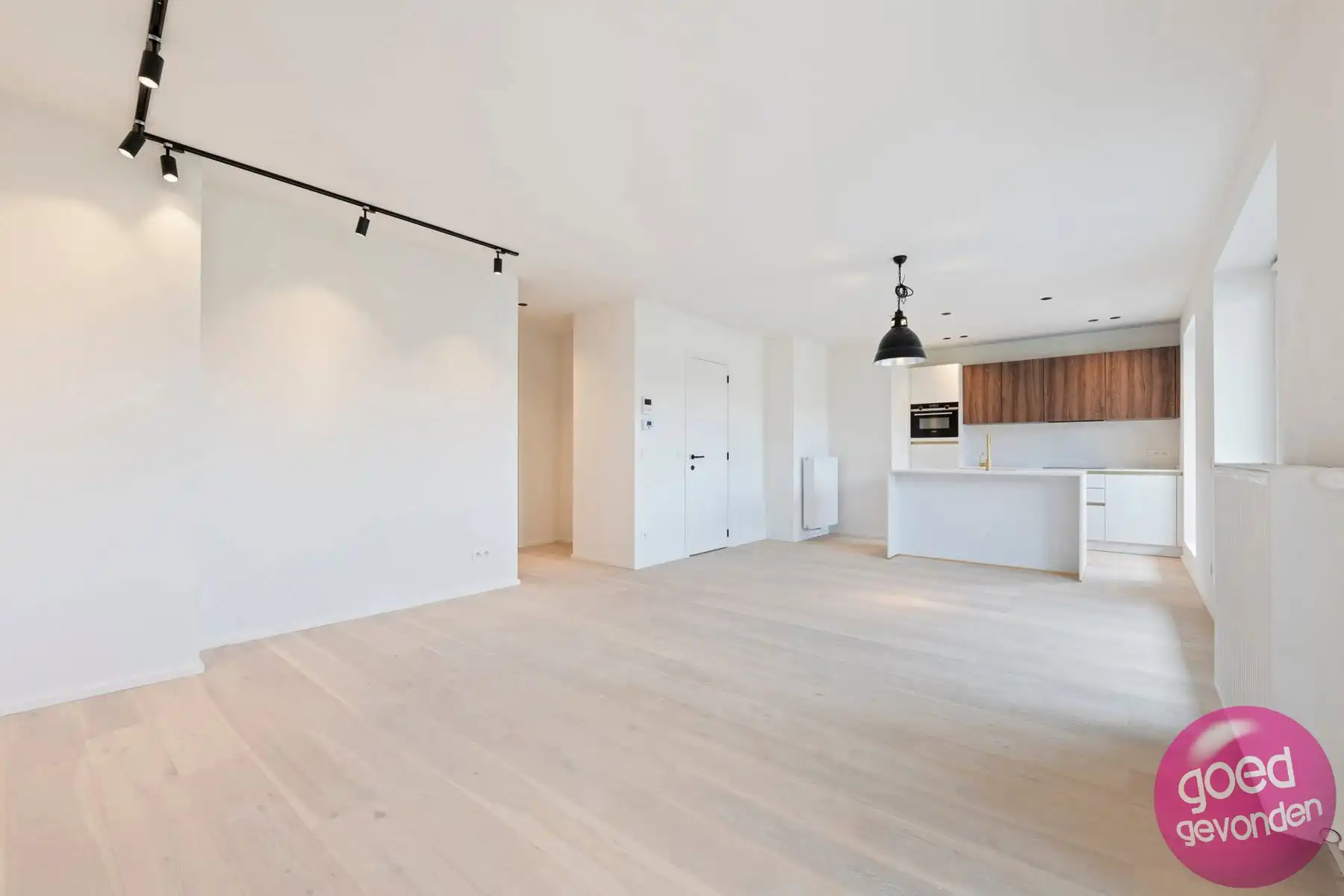 NIEUW APP - 1of2 SLK - TERRAS - KELDER - CENTRUM - GEEN BTW foto 9