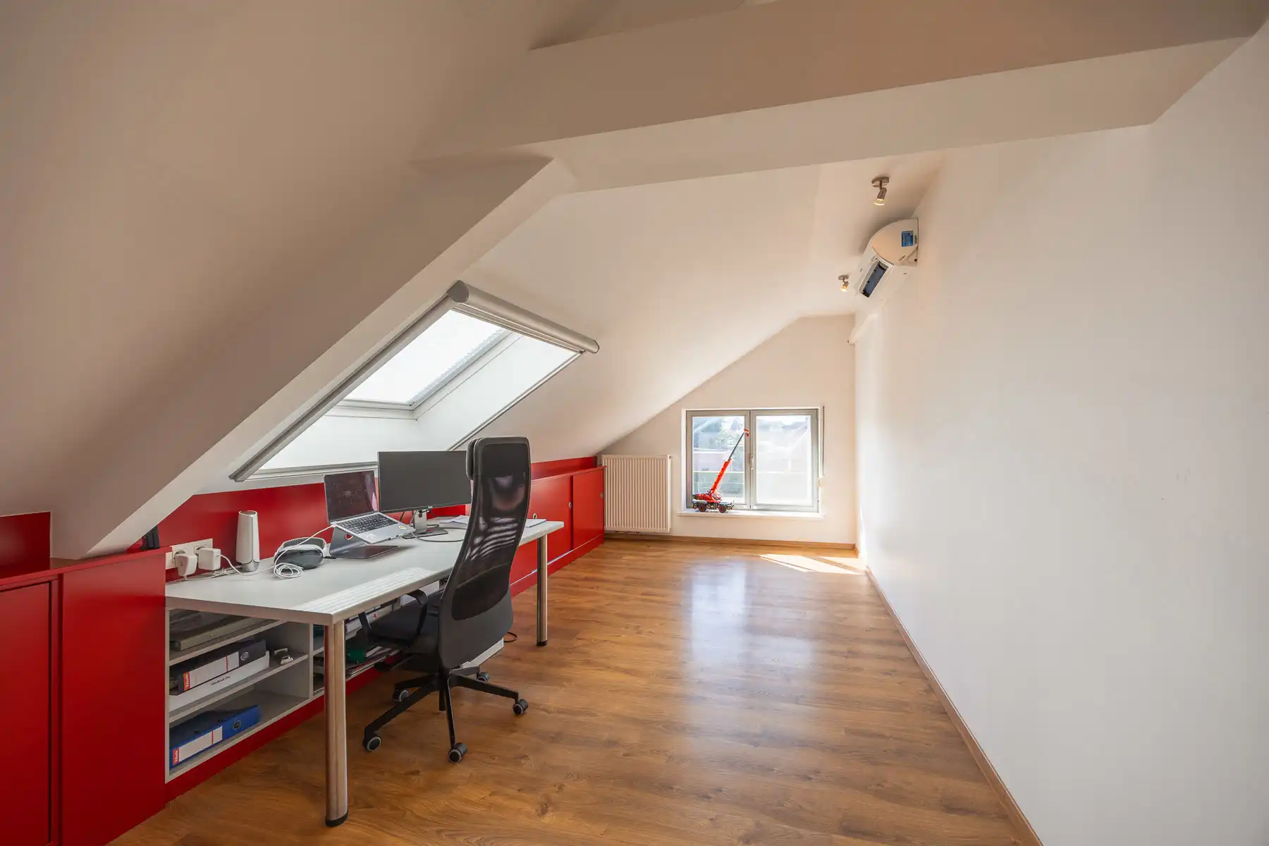 Ruime gezinswoning met 4 slaapkamers op perceel van 528 m² foto 21