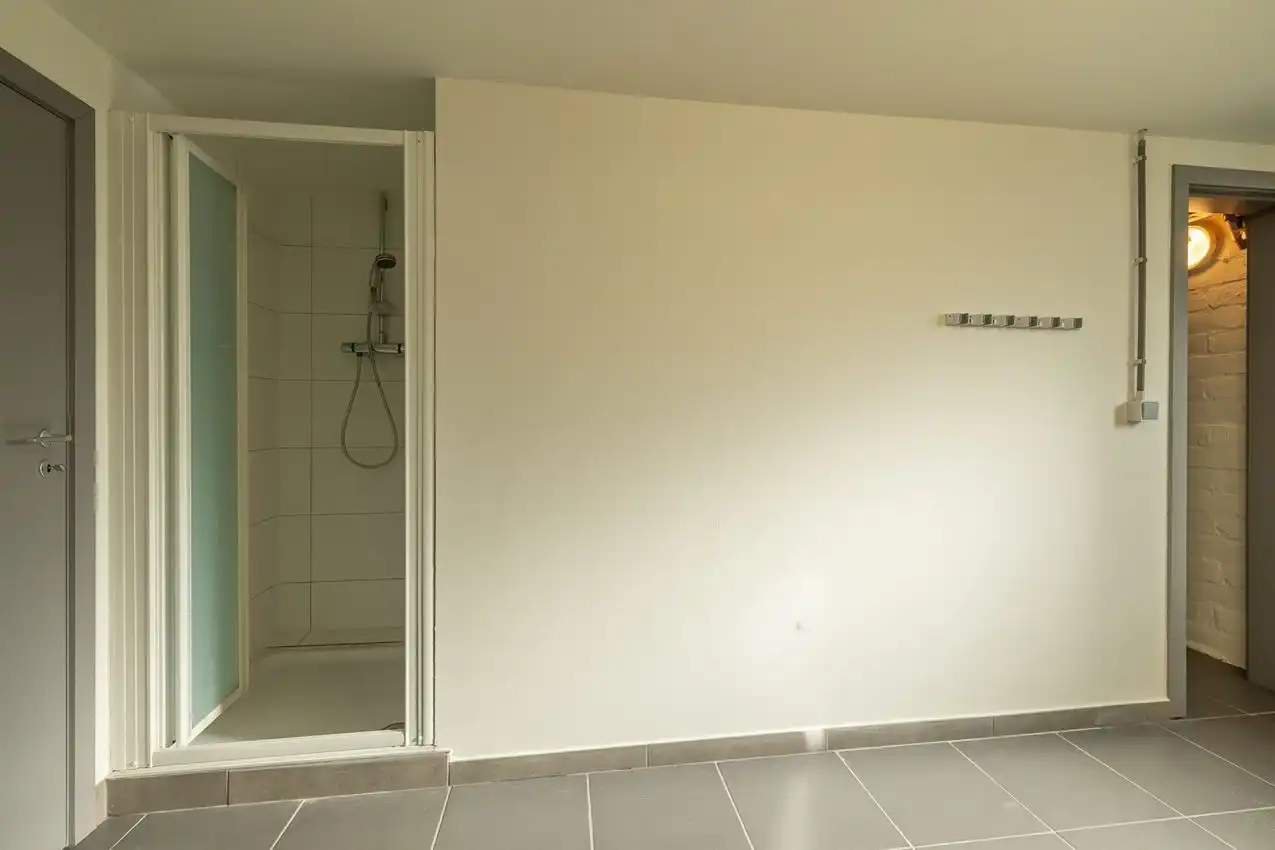 Volledig gerenoveerde woning met 3 slpk., veranda en magnifiek zicht vandaaruit foto 36