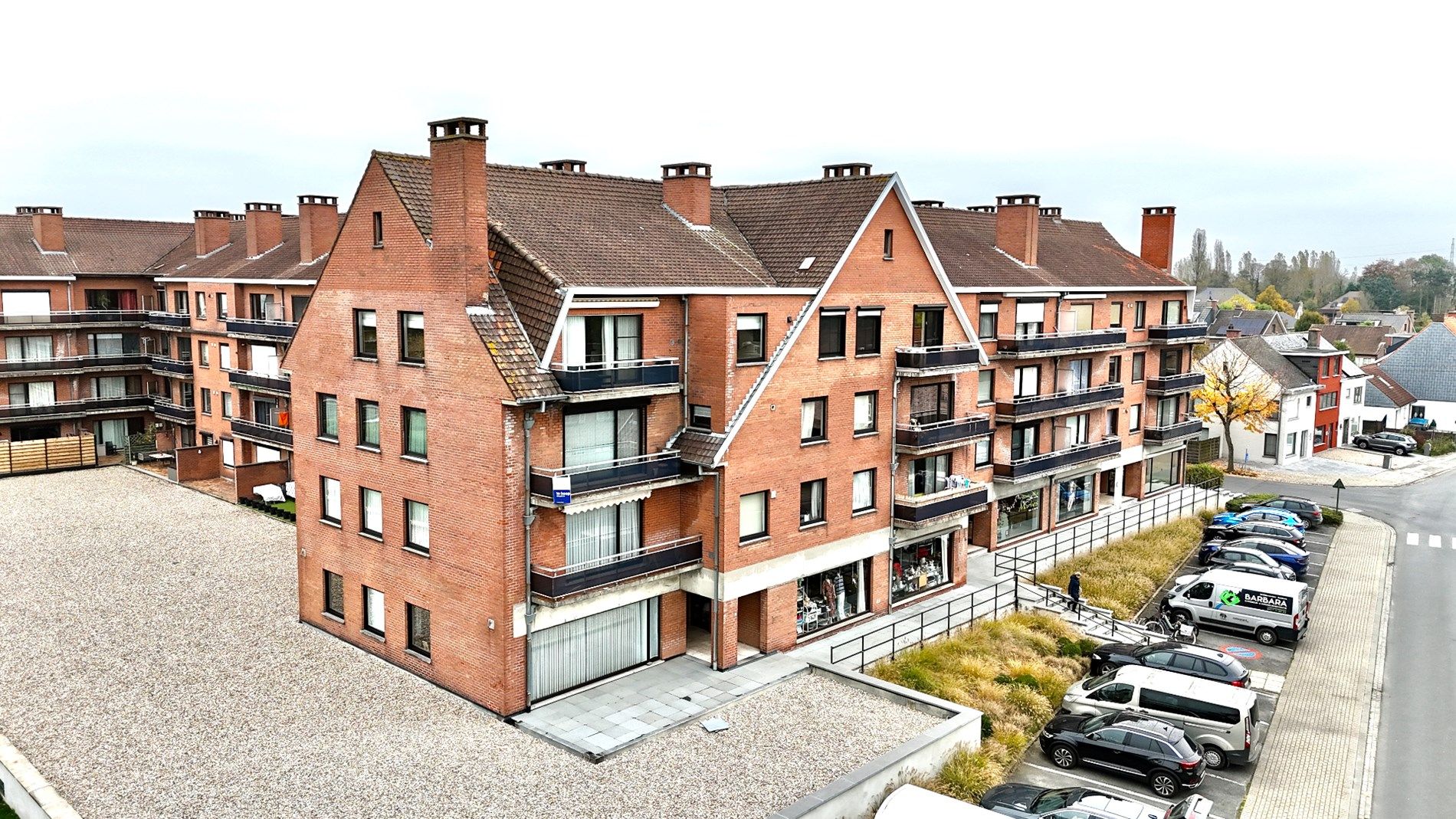 Drie-slk appartement met 109 bew. opp inclusief autostaanplaats. foto 3