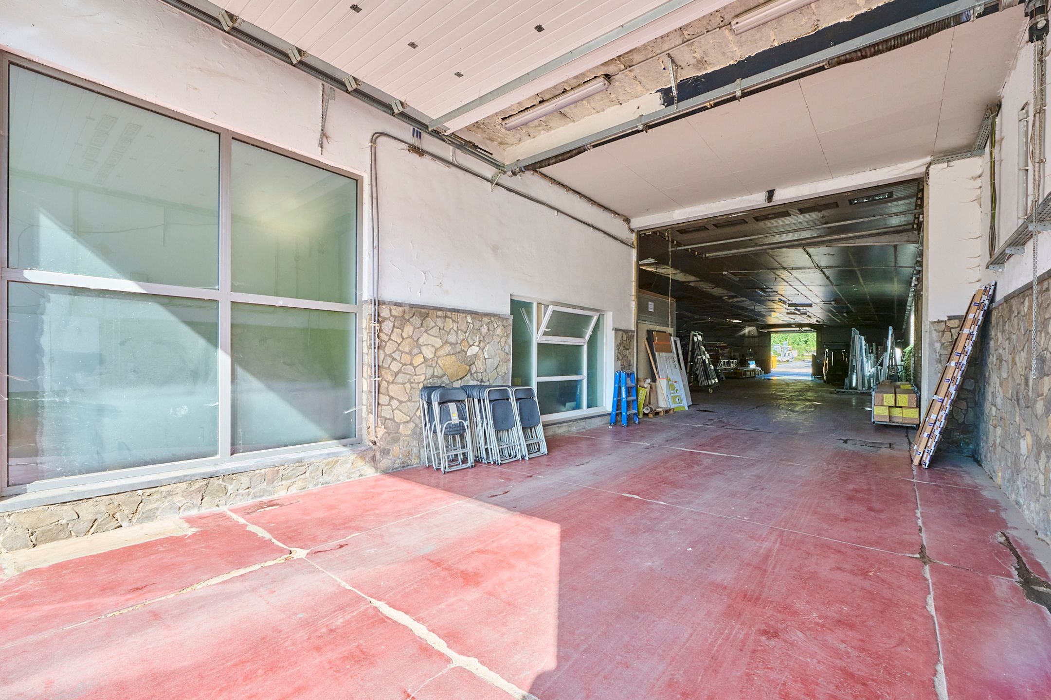 TE KOOP - Commerciële building met magazijn te Tongeren  foto 17