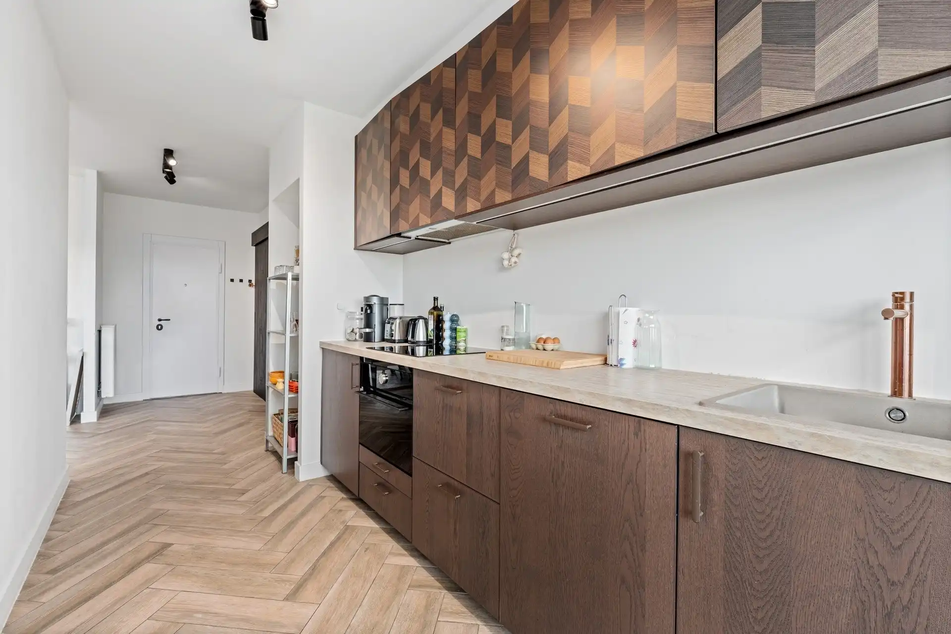 Gerenoveerd appartement met ruim terras foto 7