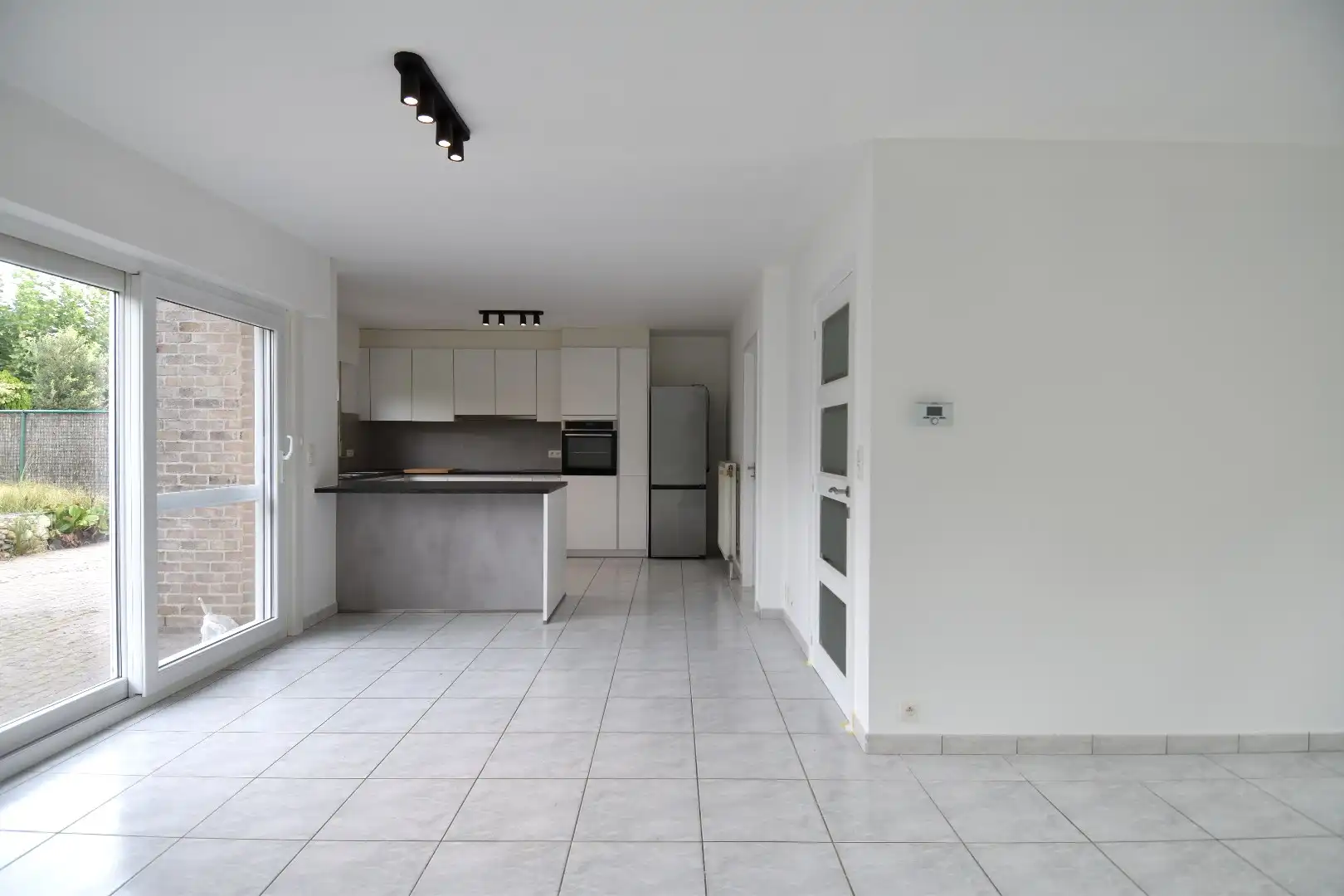 Alleenstaande woning met 3 slaapkamers, tuin en garage te koop in residentiële wijk te Gullegem foto 5