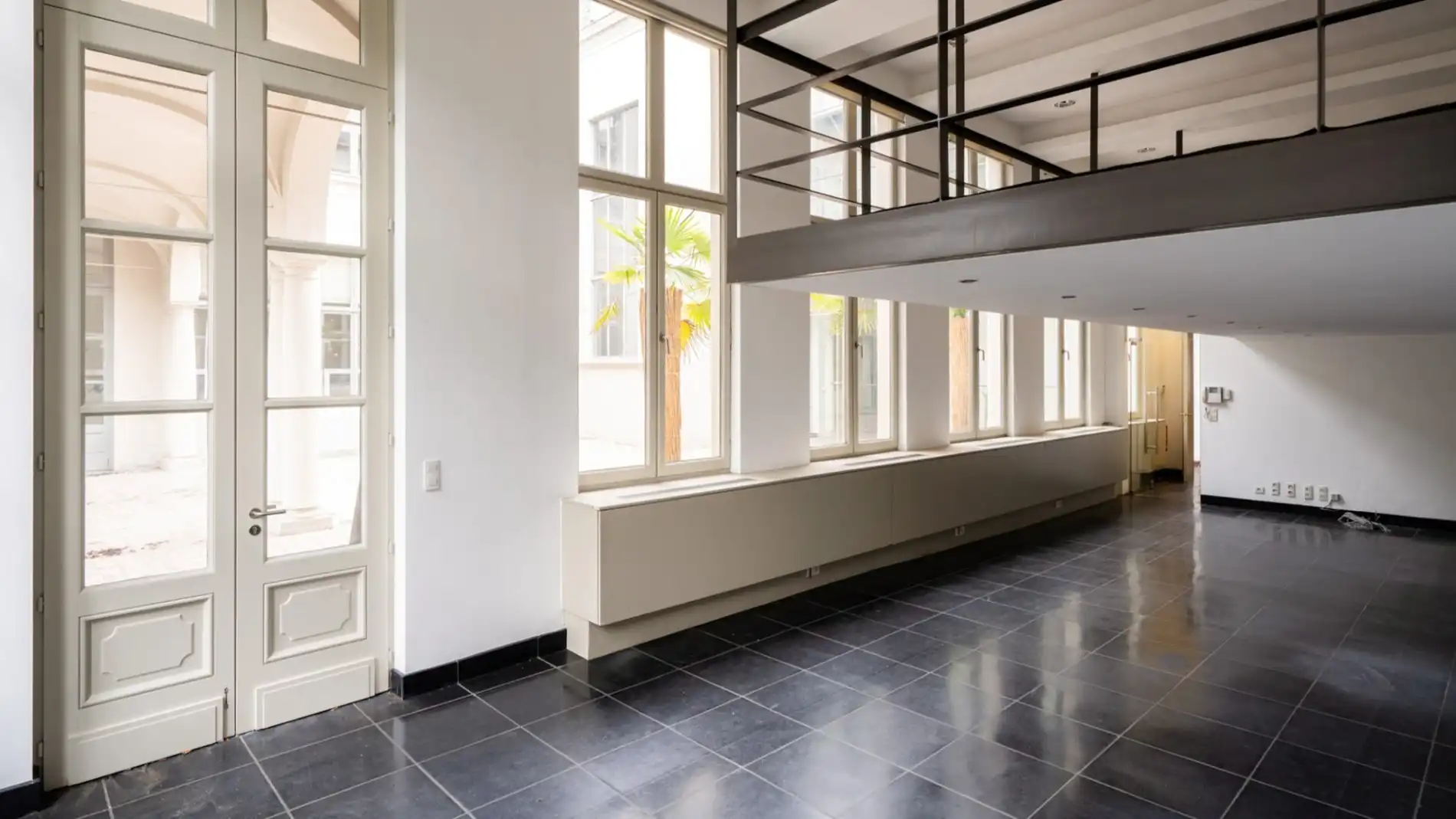 Kantoor/showroom te huur in prestigieus herenhuis in Antwerpen foto 3