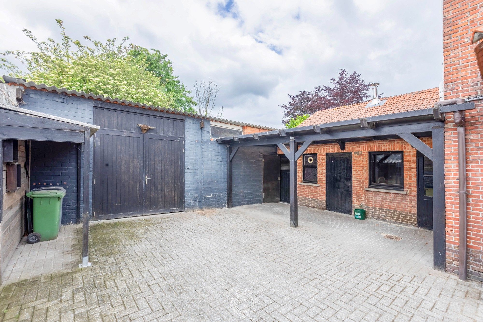 Woning met magazijn op een fijne locatie foto 14