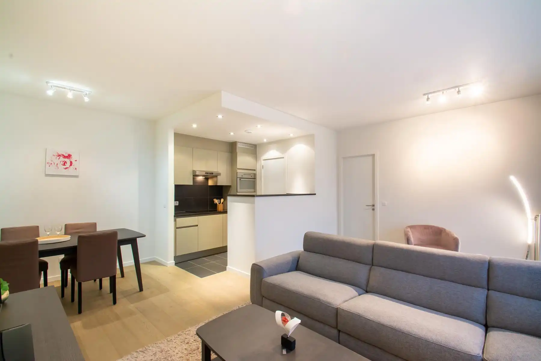 Mooi gemeubeld app. met 3 Kamers + grote tuin! (NAVO area) foto 7