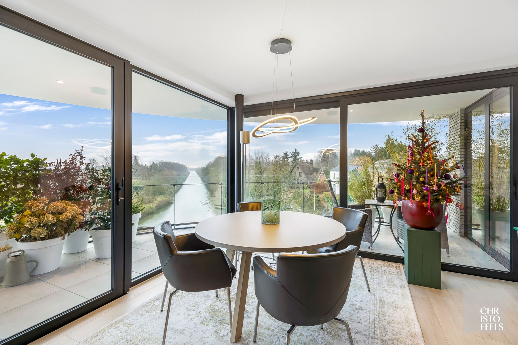 TE HUUR - Luxueus 2-slaapkamerappartement met uitzonderlijk zicht op water! foto 11